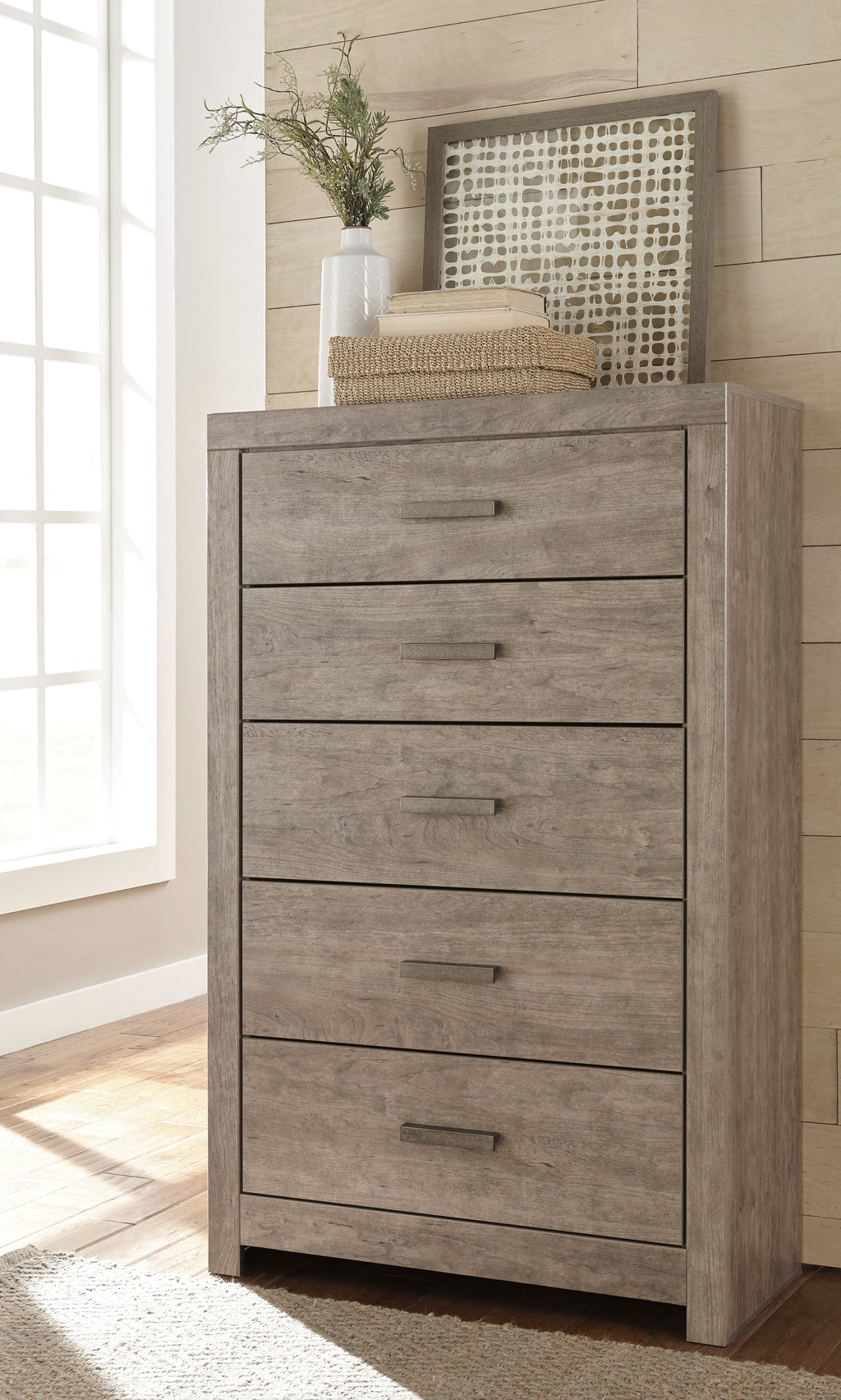 Culverbach Gray Full Panel Bedroom Set with Dresser and Chest