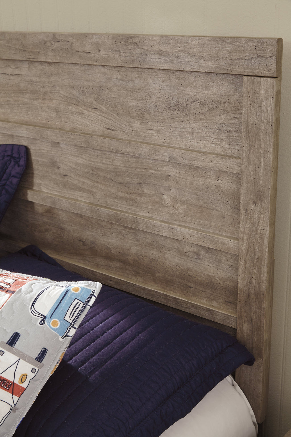 Culverbach Gray Full Panel Bedroom Set with Dresser and Chest
