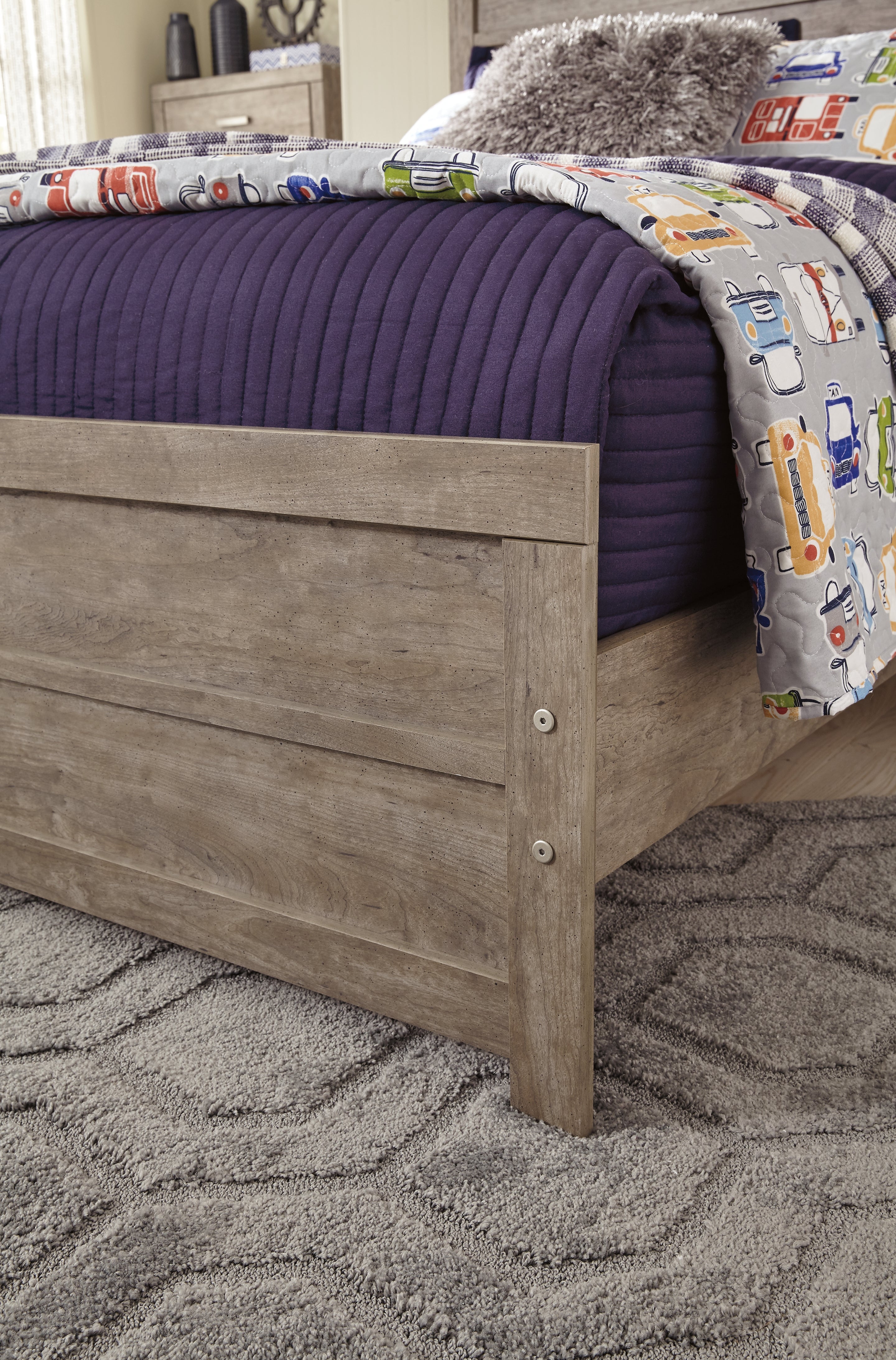 Culverbach Gray Full Panel Bedroom Set with Dresser and Chest