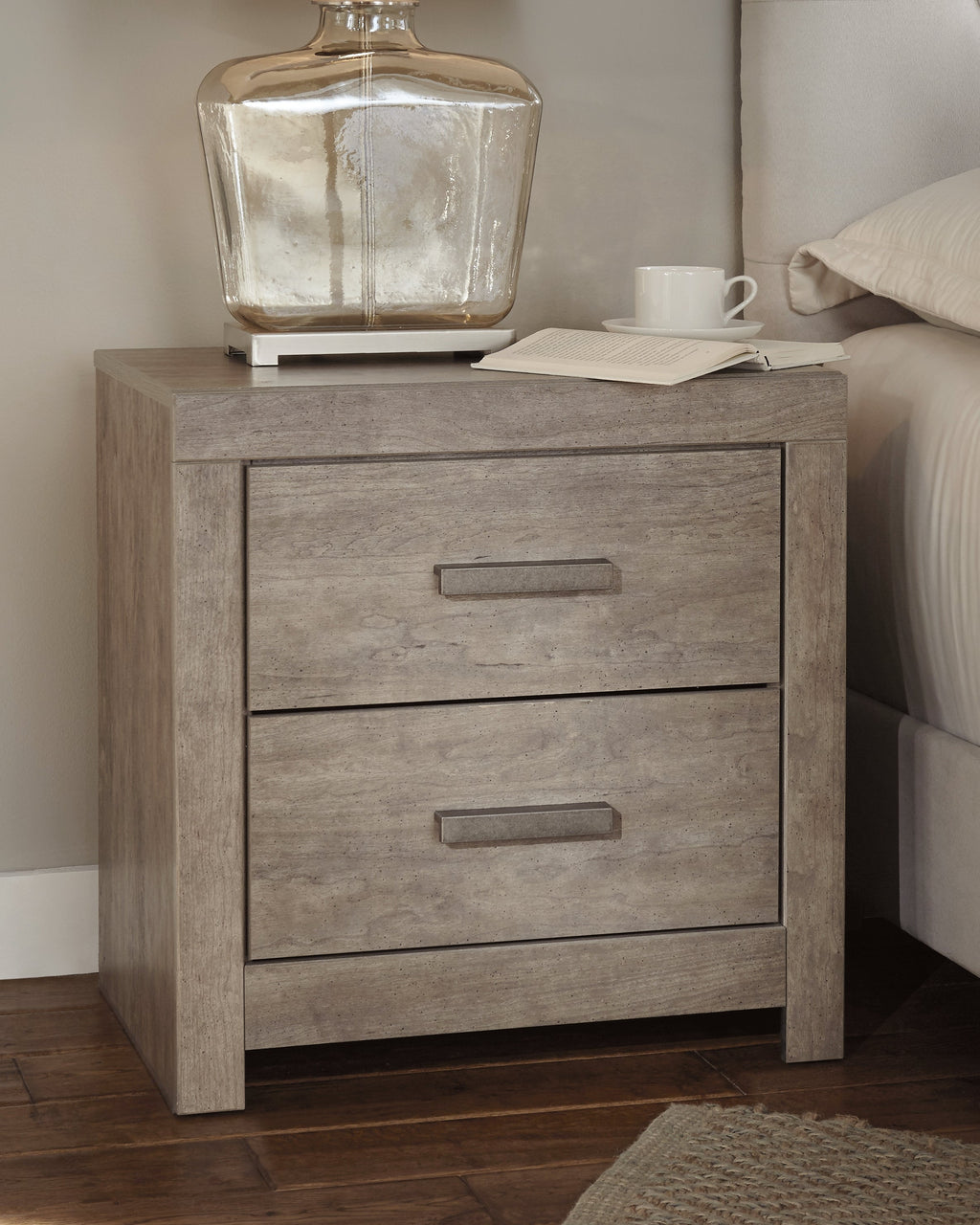 Culverbach Gray Queen Bed w/Mirrored Dresser & 2 Nightstand