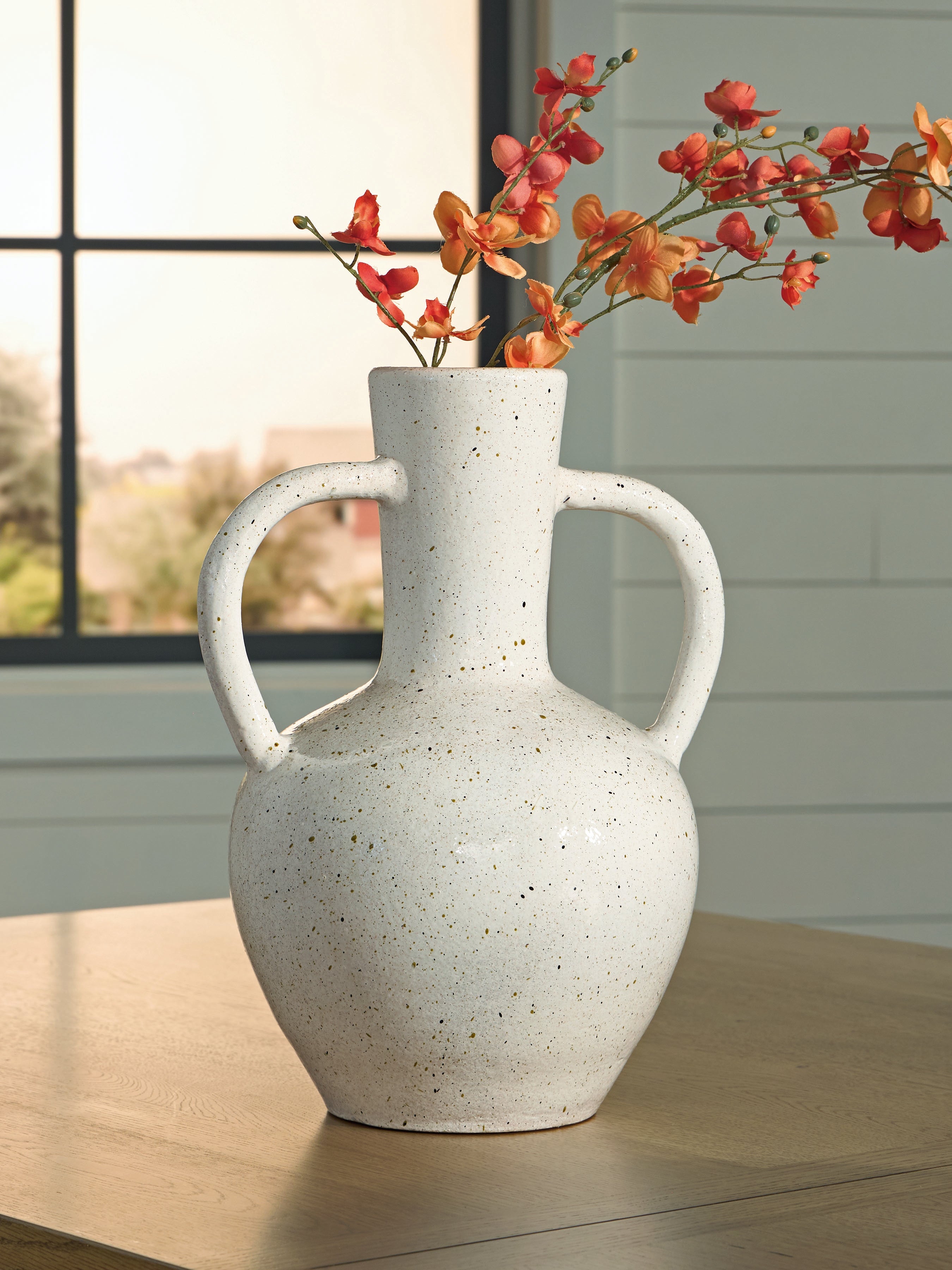 Dallinworth White/Black Vase (15" H)