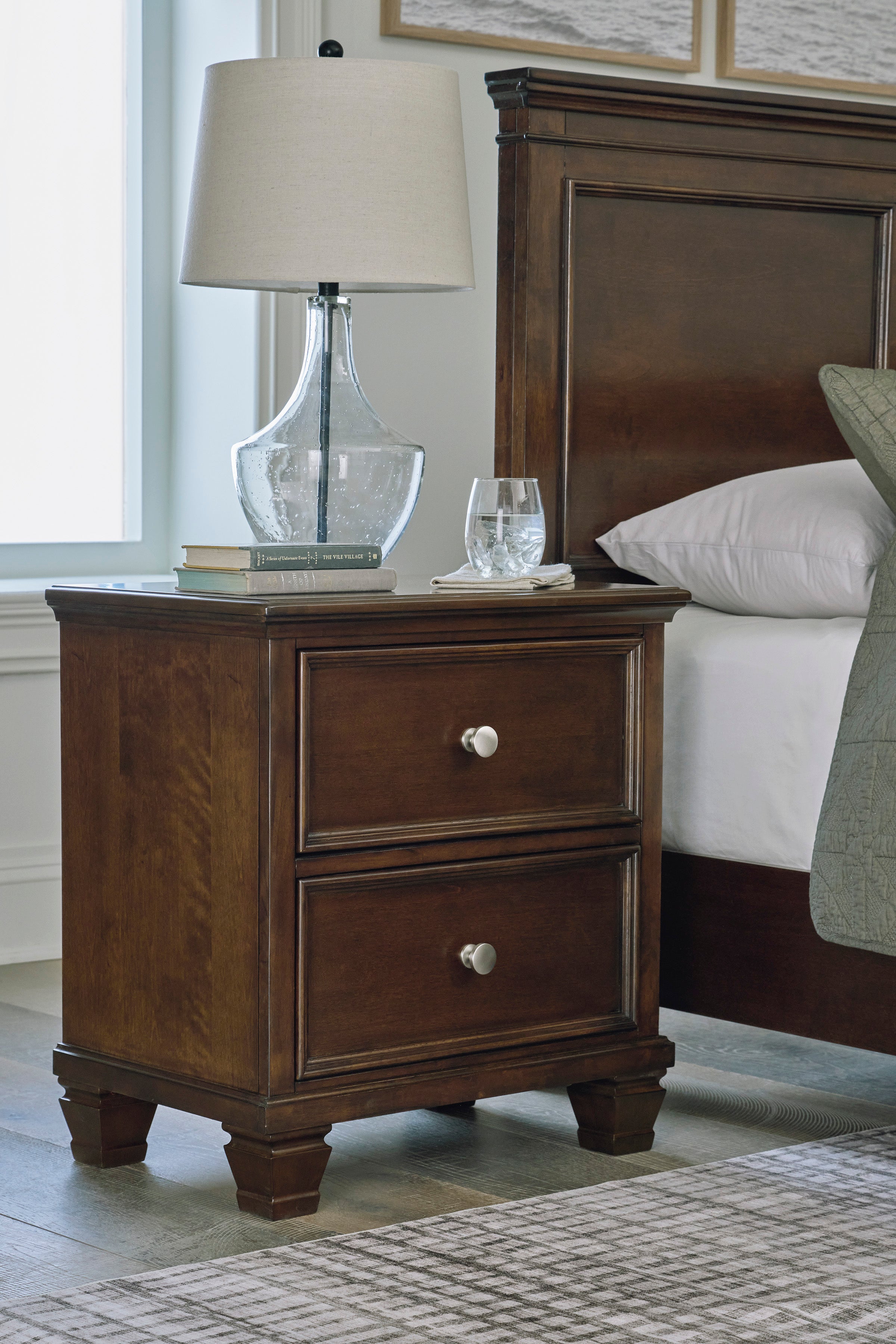 Danabrin Brown Queen Panel 6-Piece Bedroom Set w/ 2 Nightstands