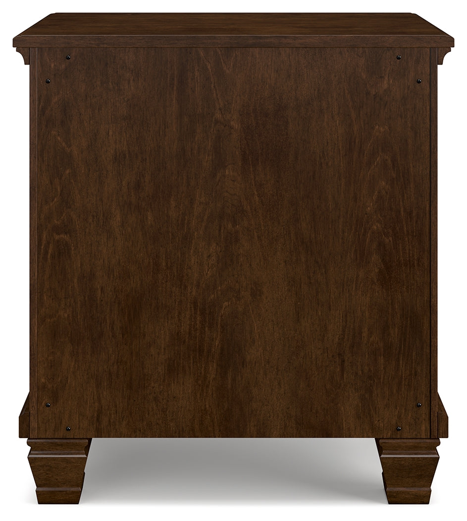 Danabrin Queen Panel Bedroom Set, Brown