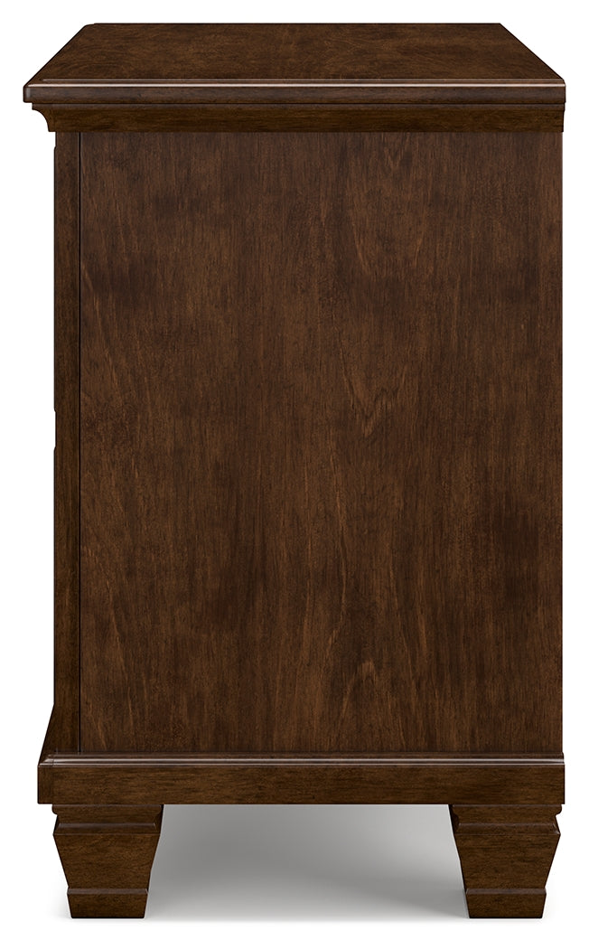 Danabrin Queen Panel Bedroom Set, Brown