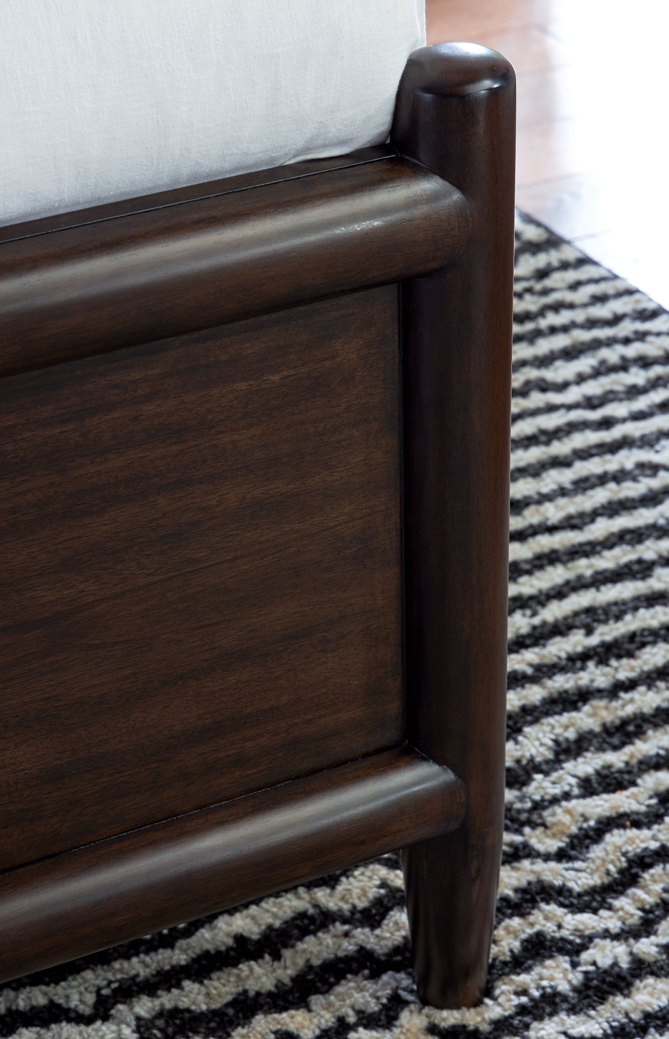 Dantenton Merlot King Panel Bed