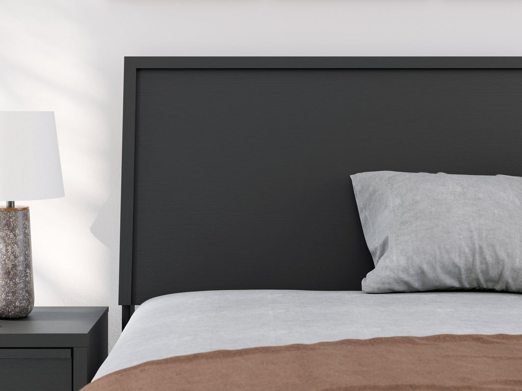 Danziar Black Full Panel Bed