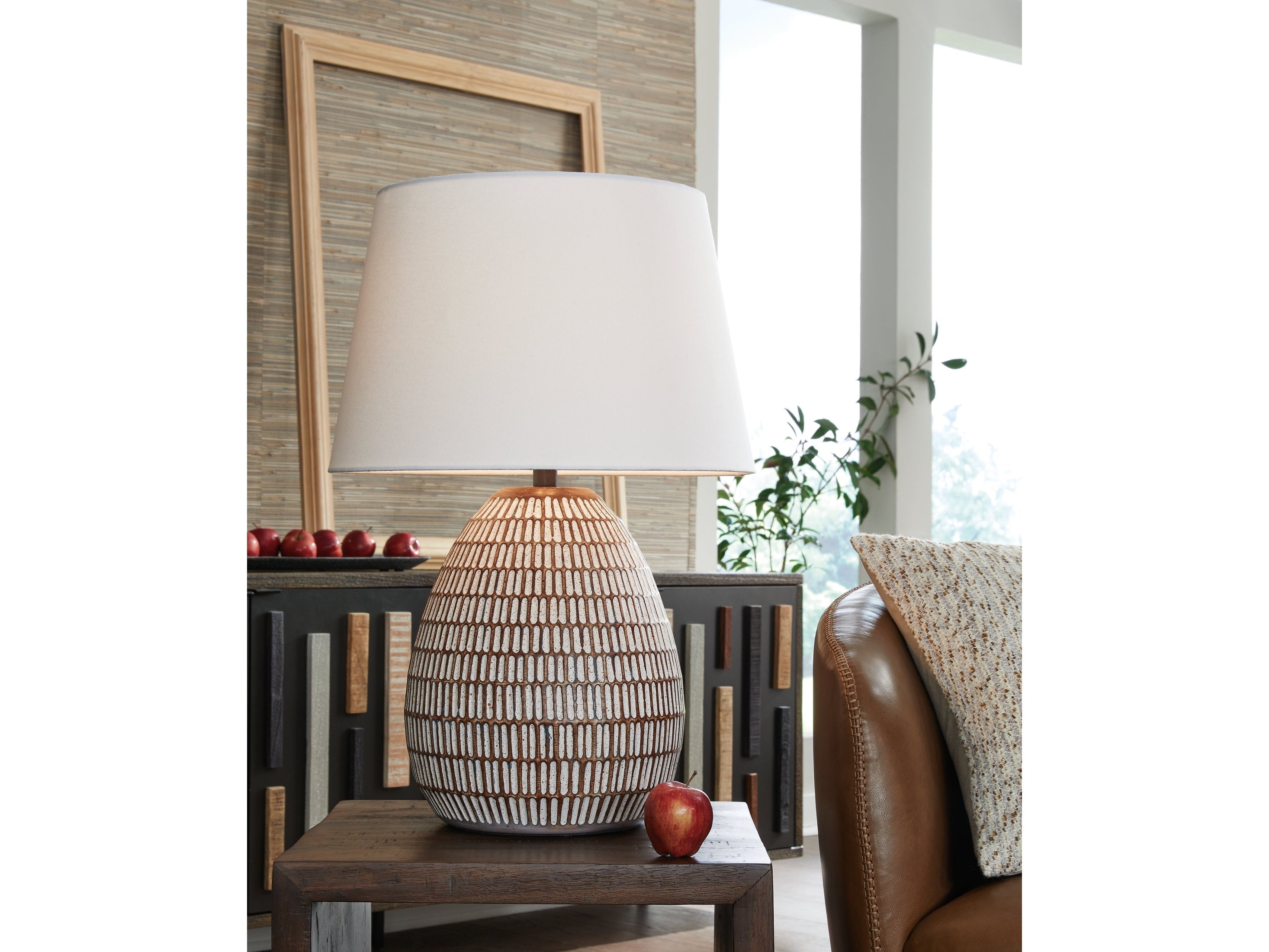 Darrich Beige/White 2-Piece Lamp Set