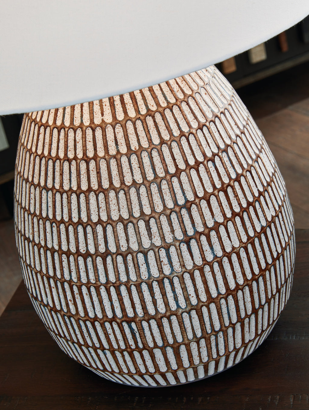Darrich Beige/White 2-Piece Lamp Set