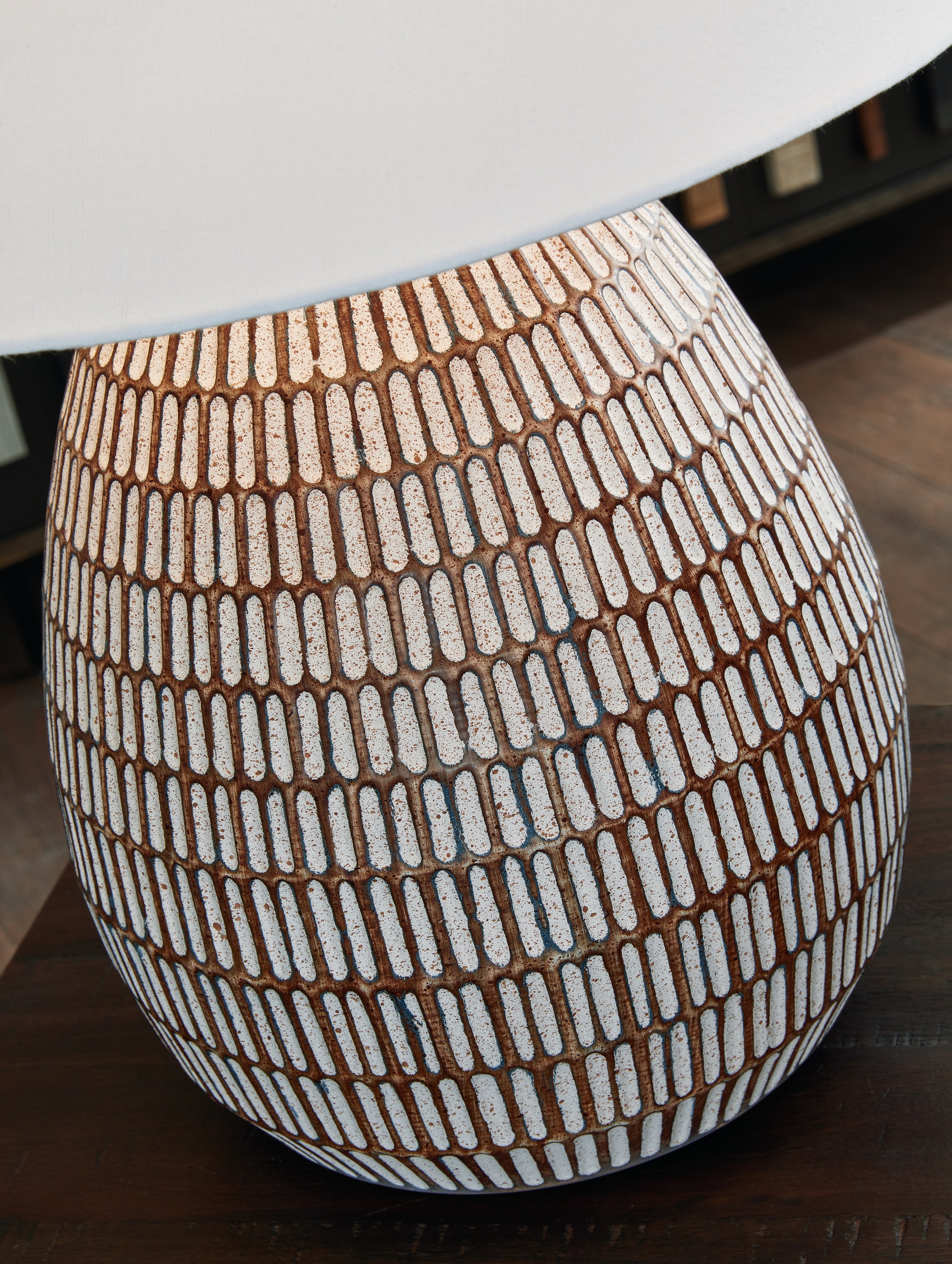 Darrich Beige/White 2-Piece Lamp Set