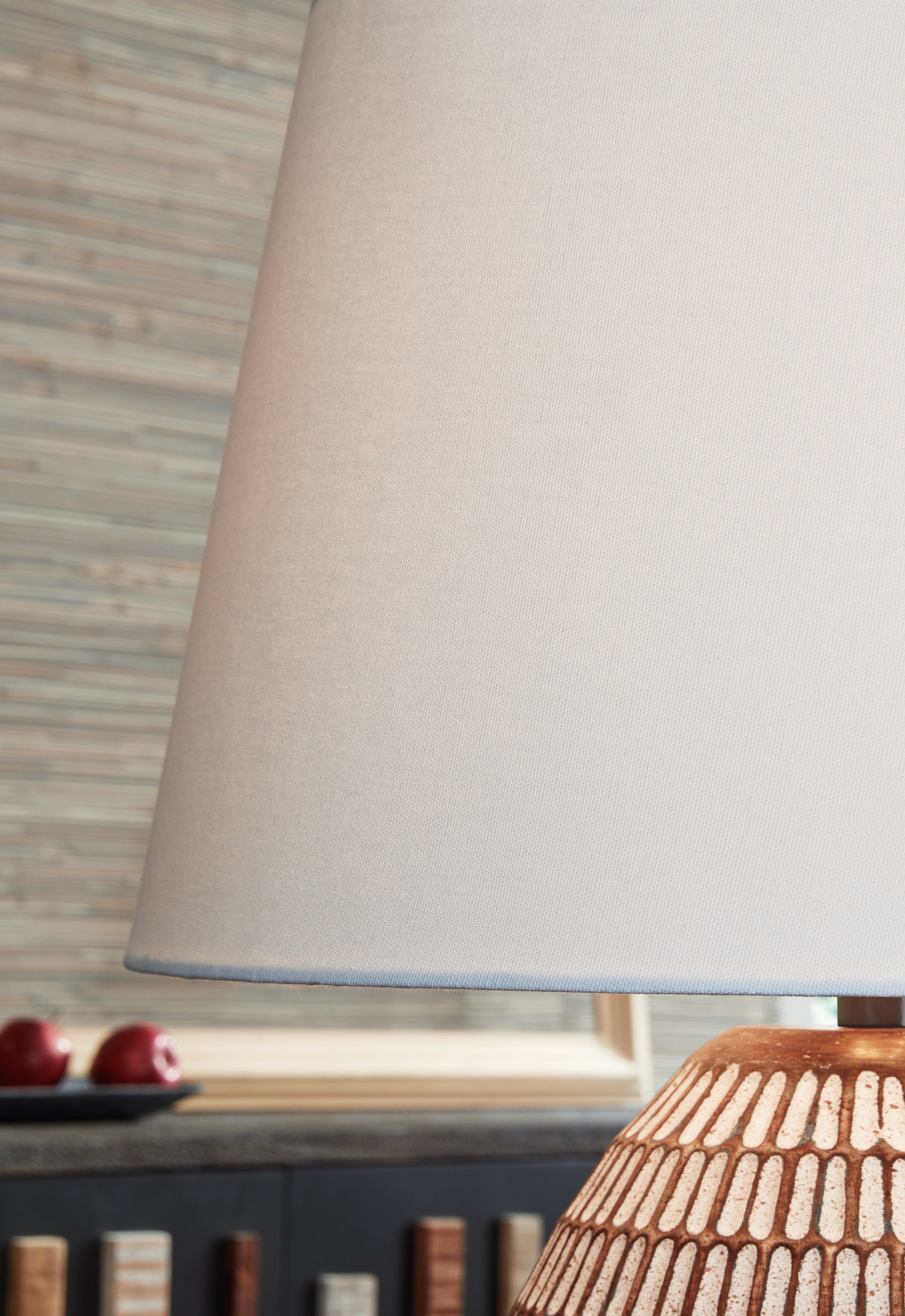 Darrich Beige/White 2-Piece Lamp Set