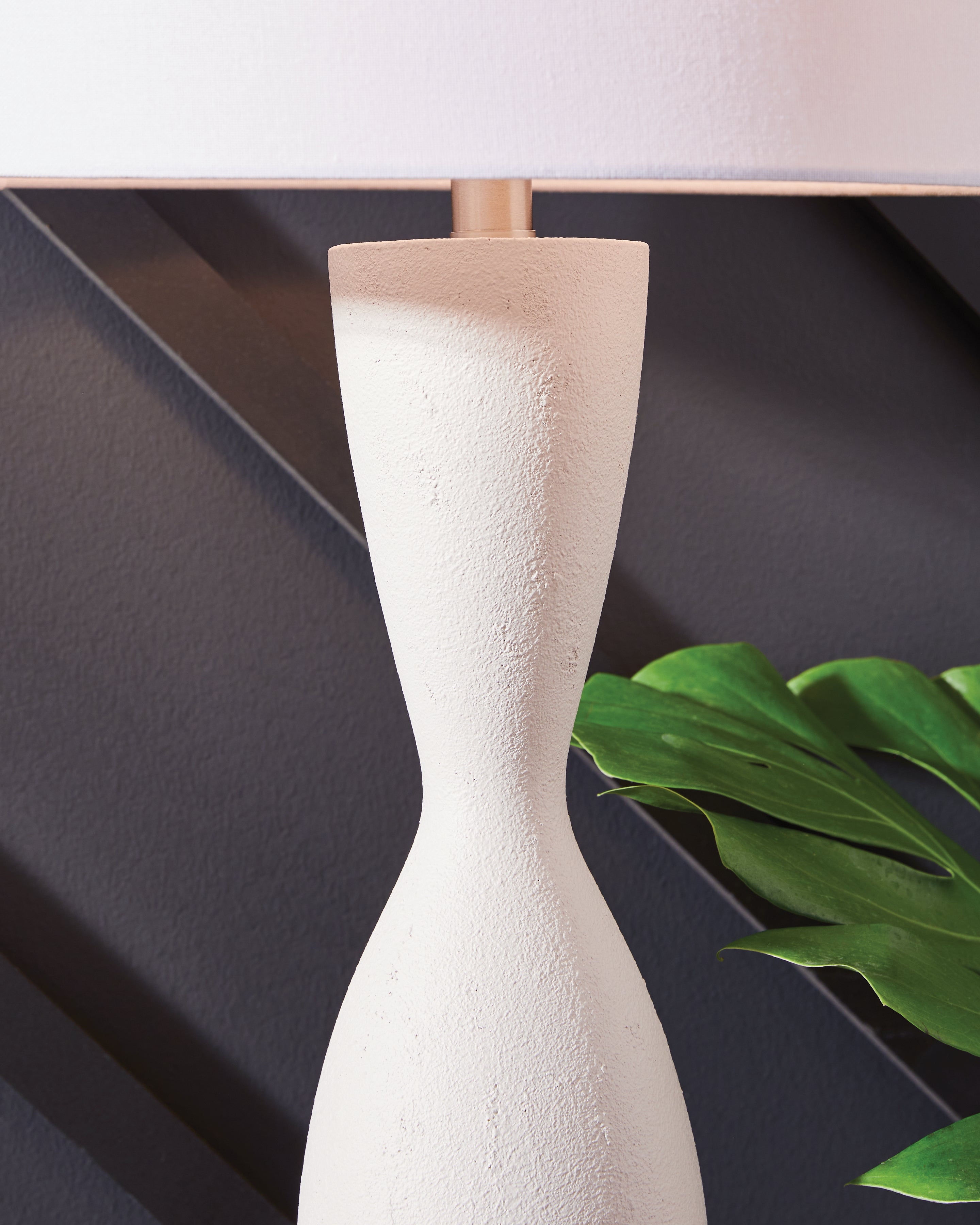 Davinford White Poly Table Lamp (1/CN)