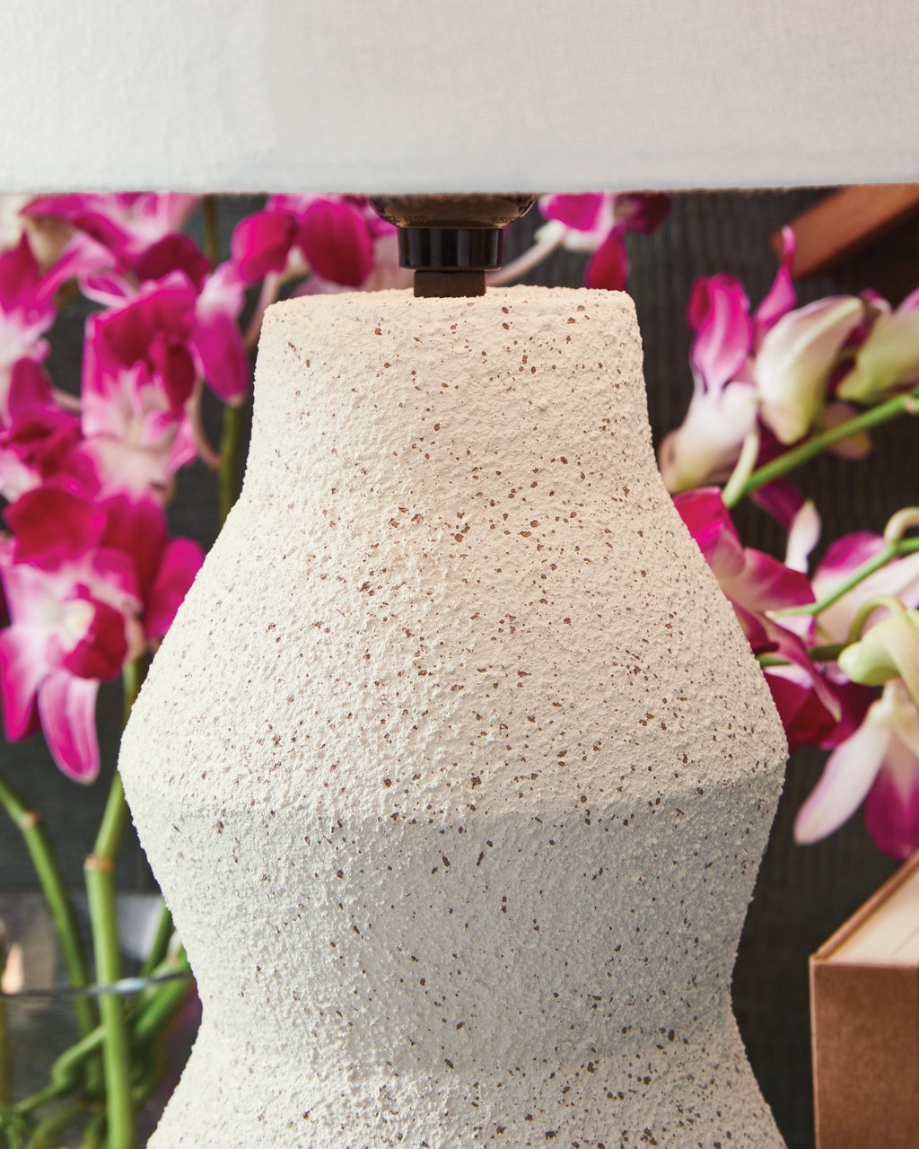 Dawthorne Cream Paper Table Lamp (1/CN)