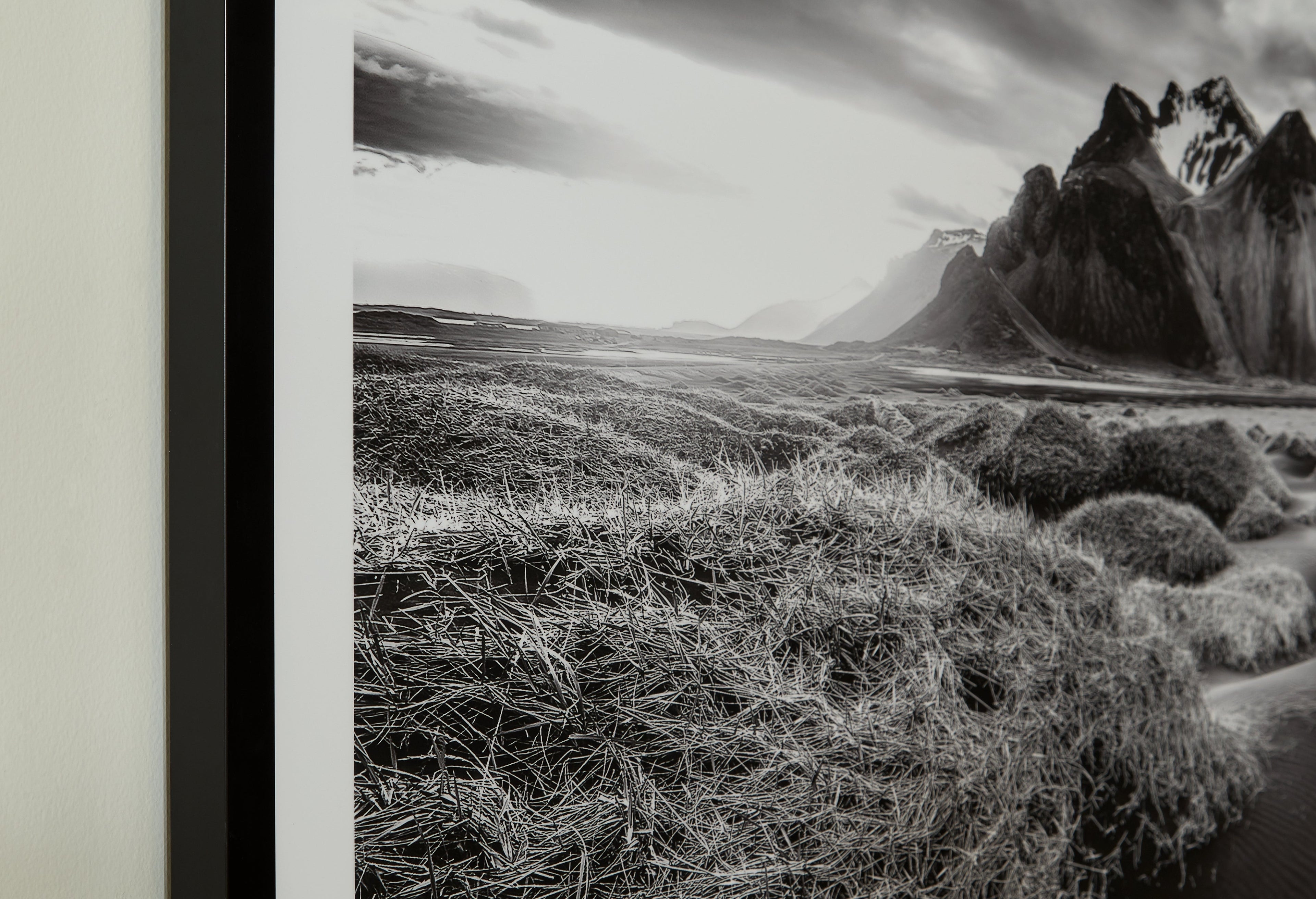 Delstone Black/White Wall Art