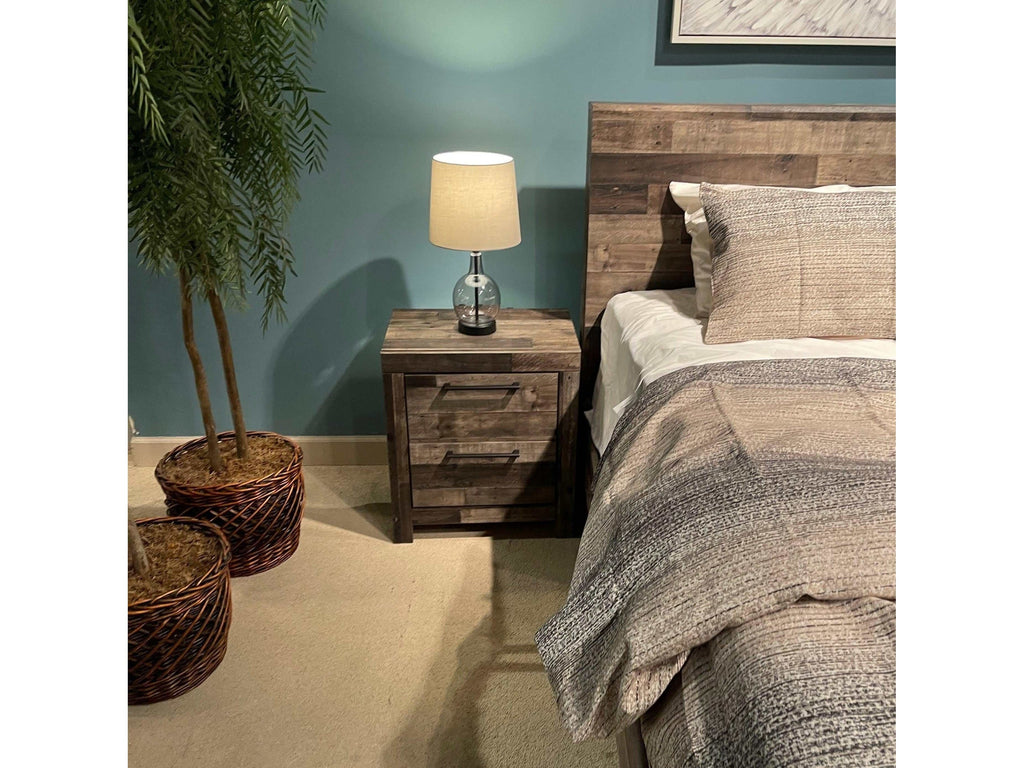 Derekson Multi Gray Queen Panel Bedroom Set / 4pc