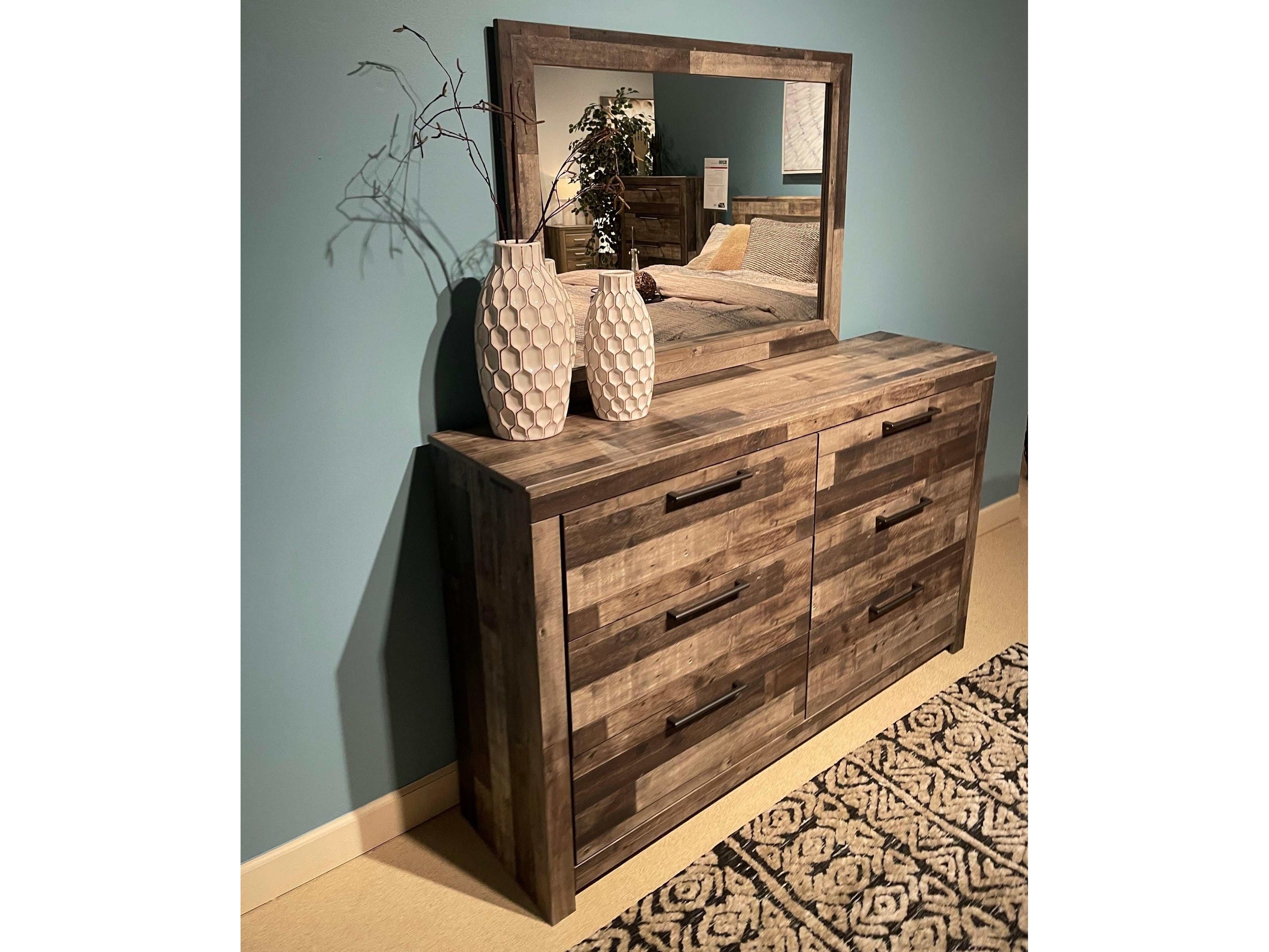 Derekson Multi Gray Queen Panel Bedroom Set / 4pc