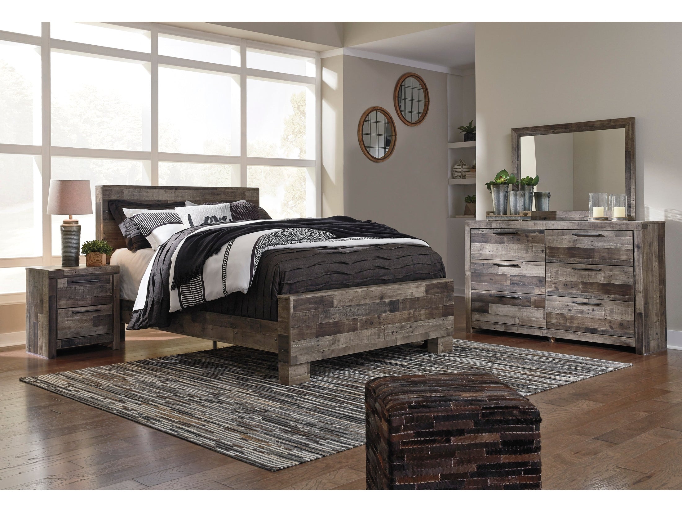 Derekson Multi Queen Panel Bedroom Set, Gray