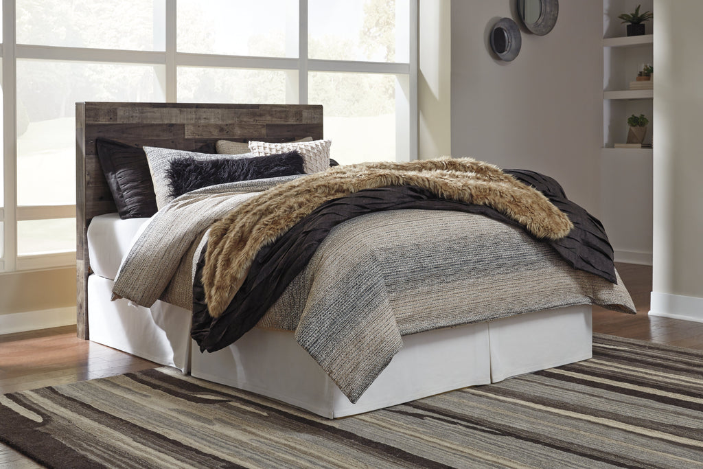 Derekson Multi Queen Panel Bedroom Set, Gray