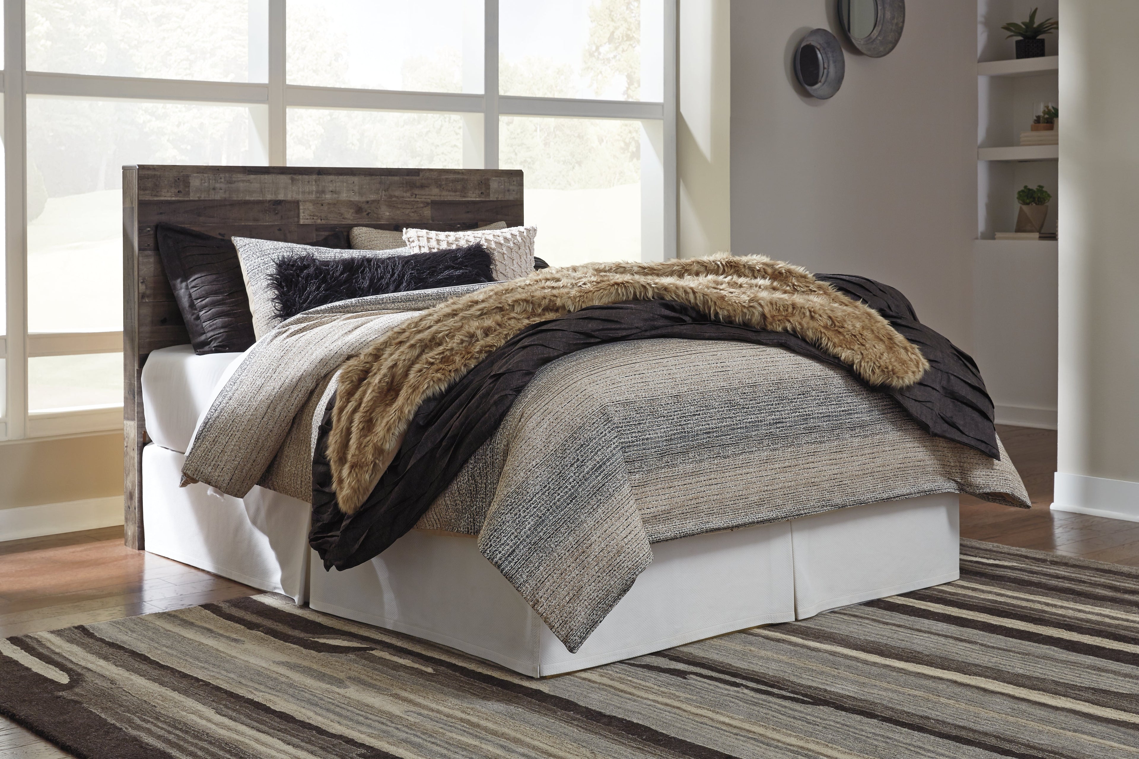 Derekson Multi Queen Panel Bedroom Set, Gray