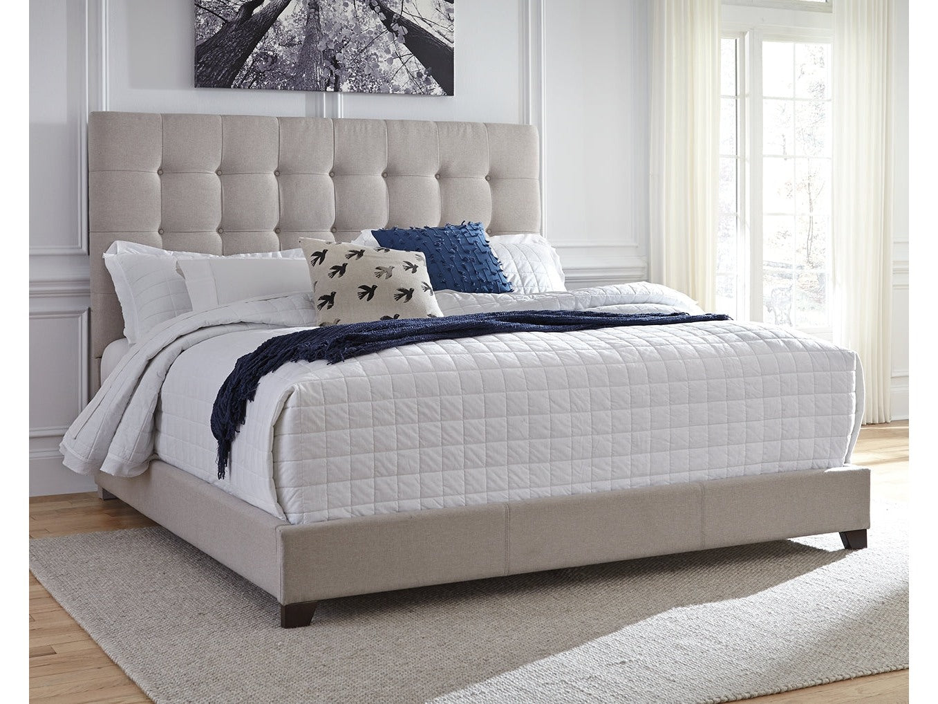 Dolante King Upholstered Bed