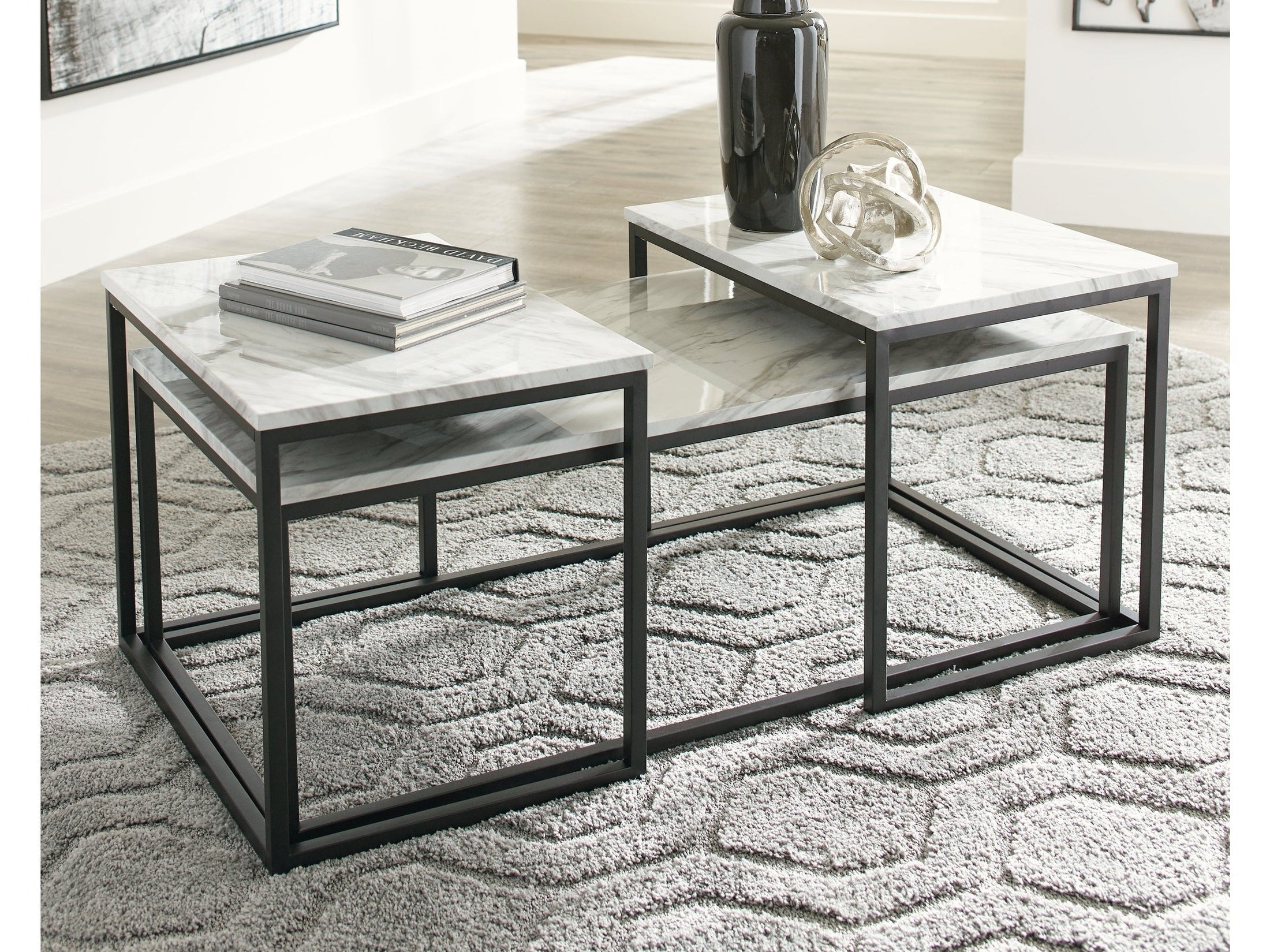 Donnesta Table (Set of 3)