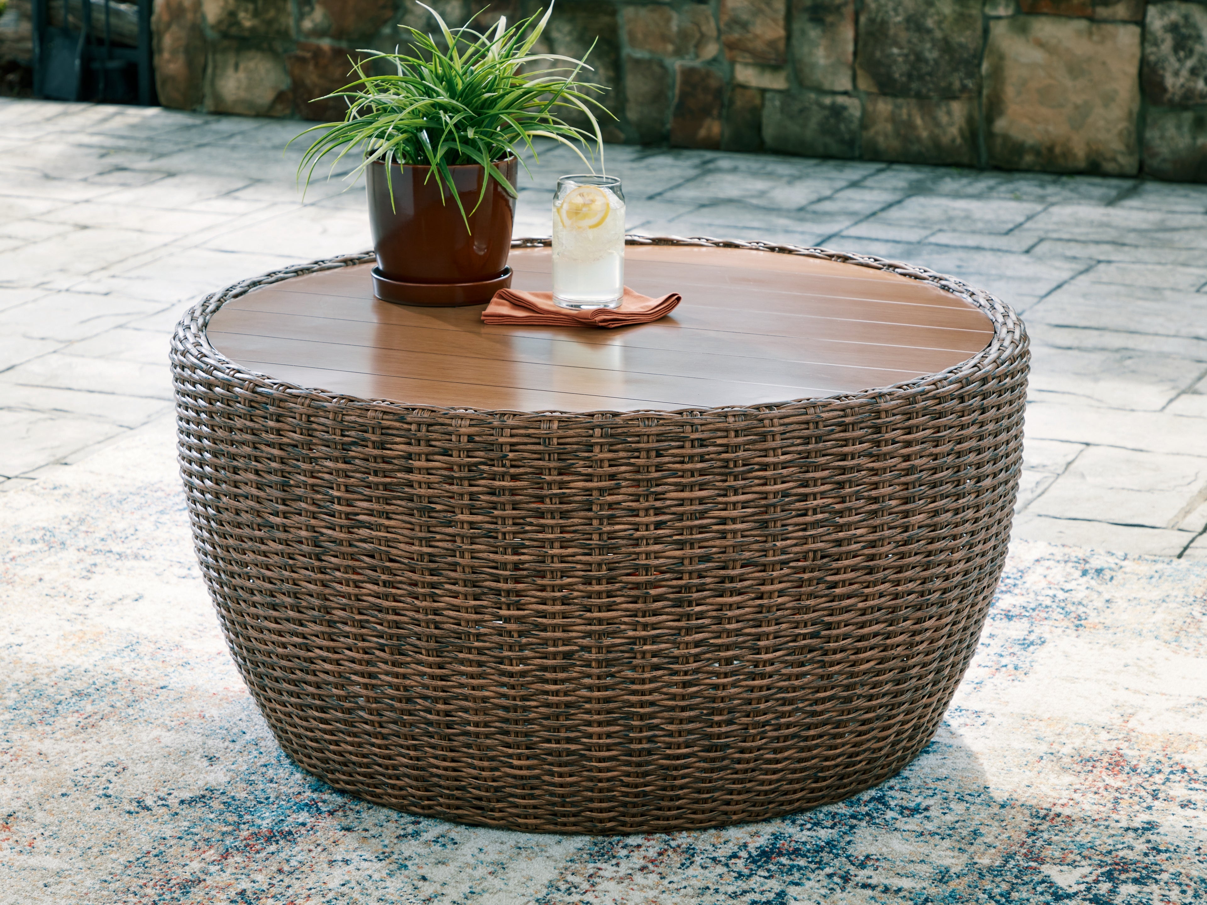Double Point Beige Round Cocktail Table