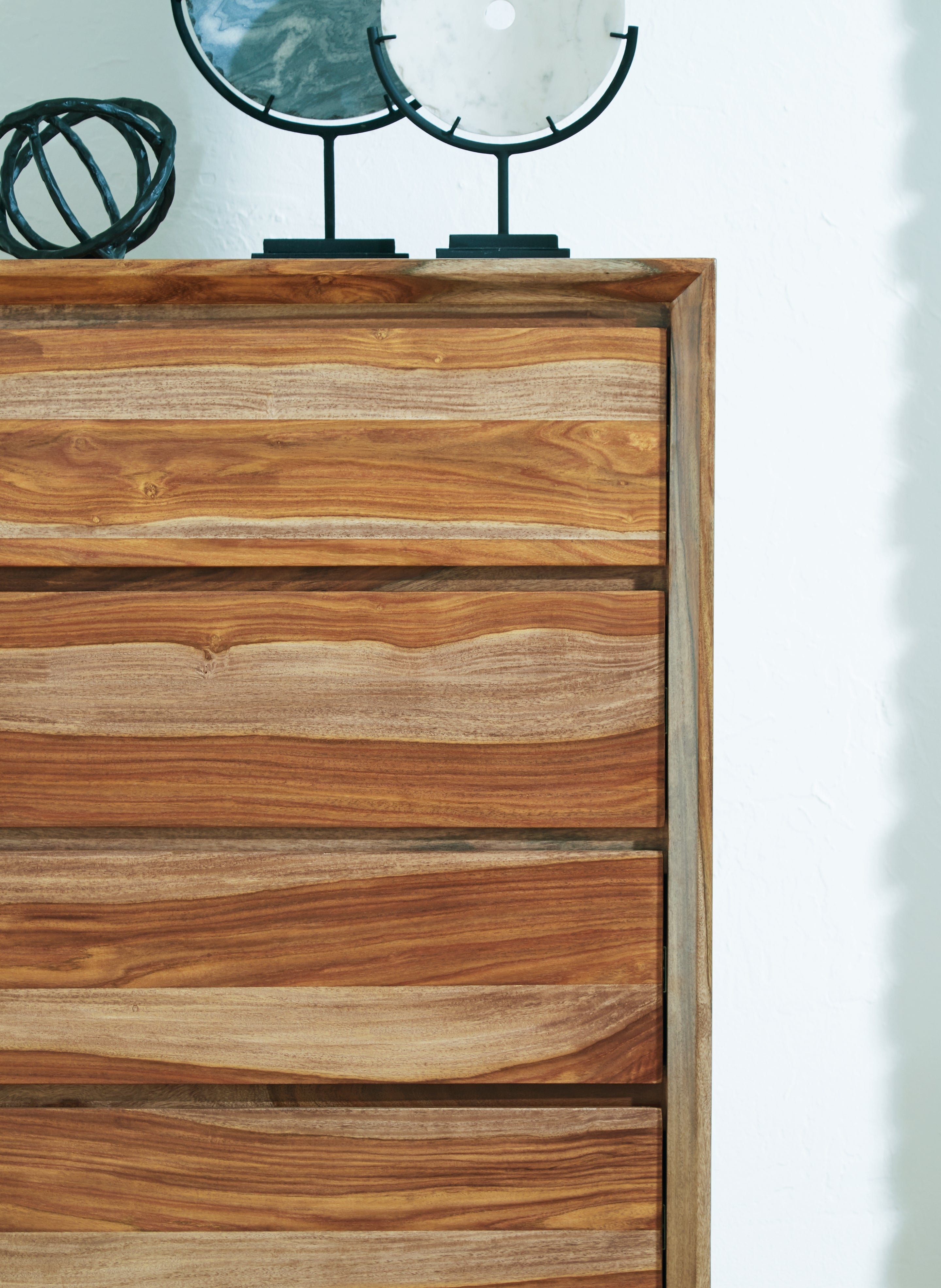 Dressoni 36" 5 Drawer Brown Chest of Drawers