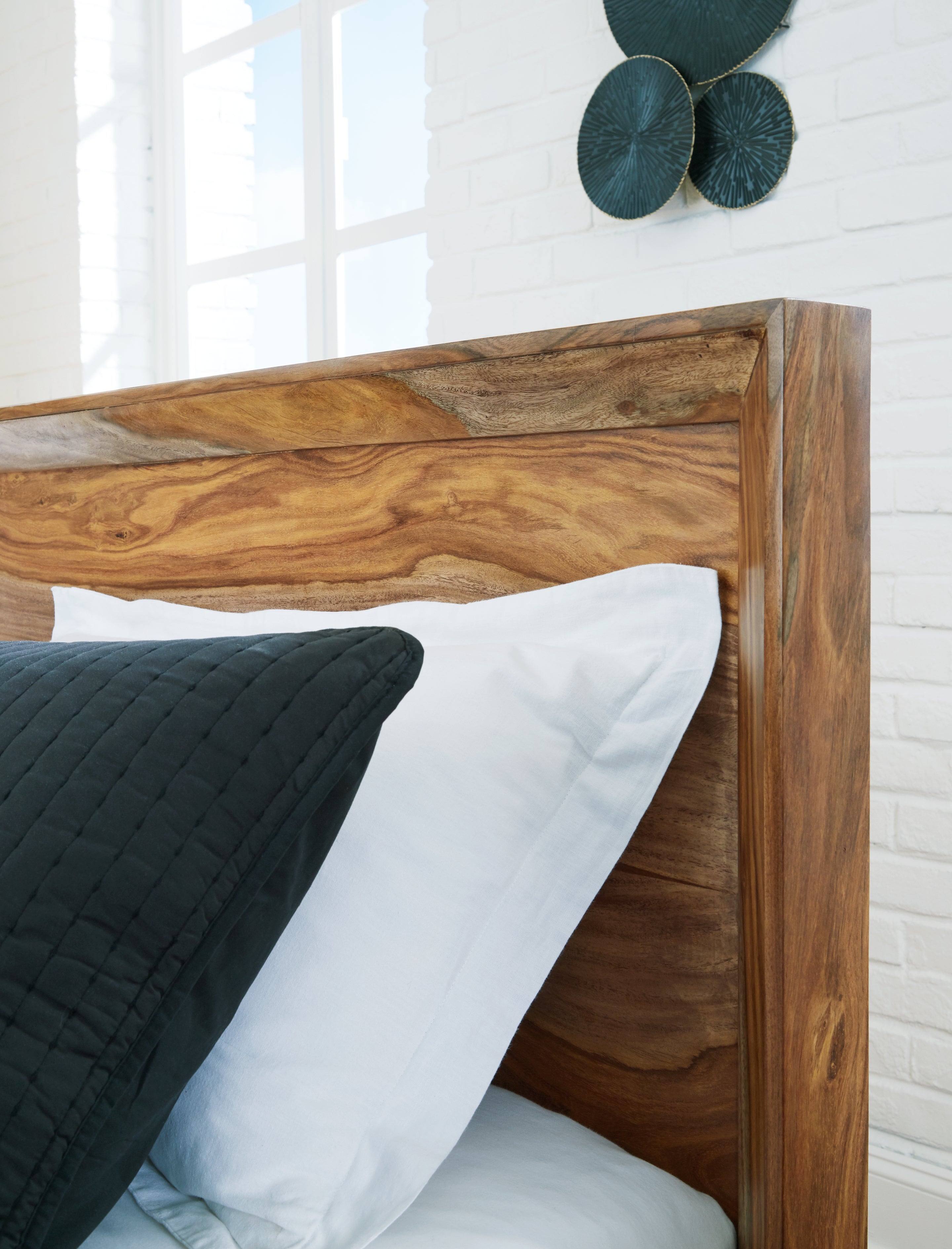 Dressonni Brown California King Panel Bed