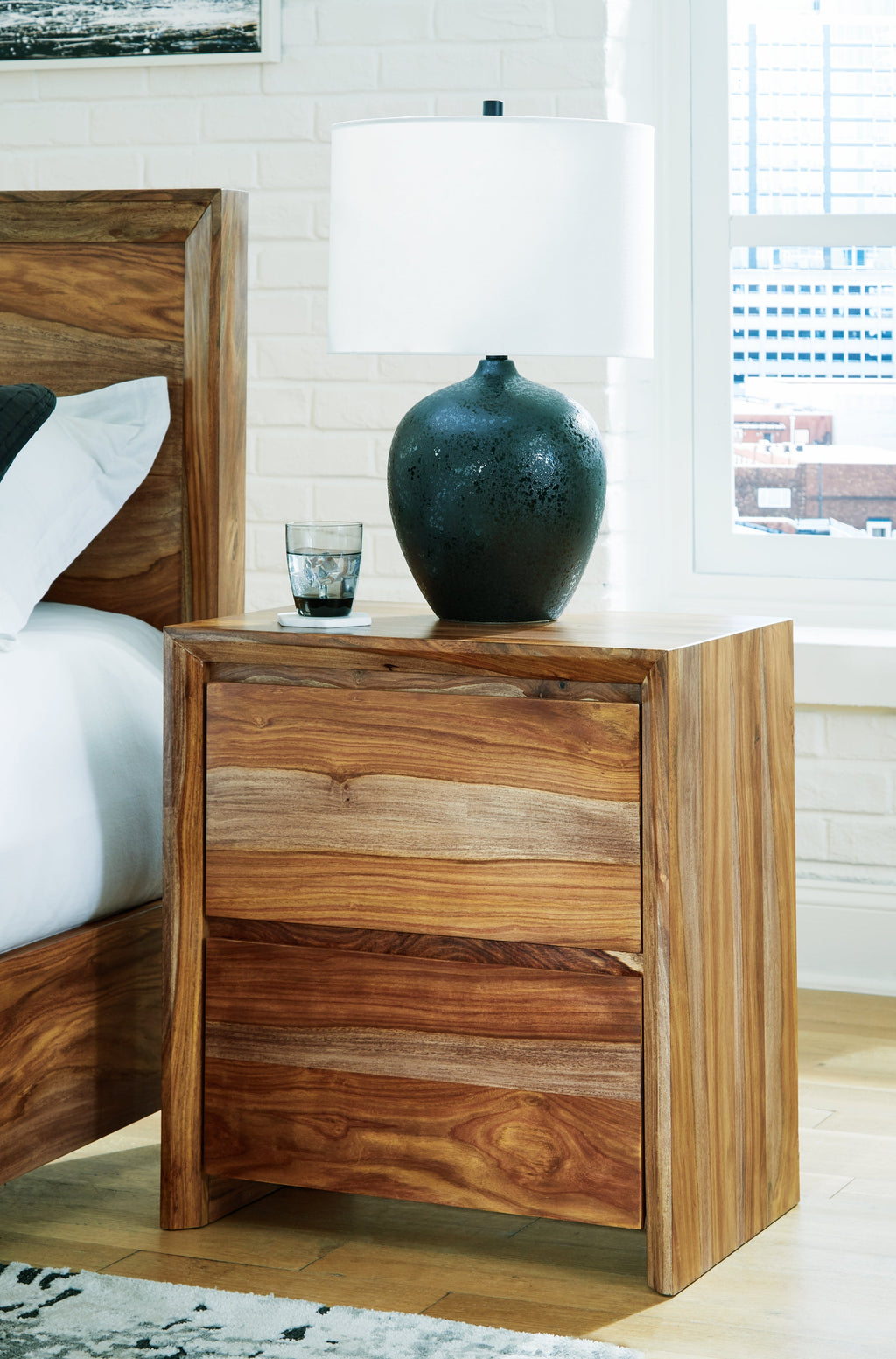 Dressonni Queen Panel Bed, Dresser, Mirror and Nightstand, Brown