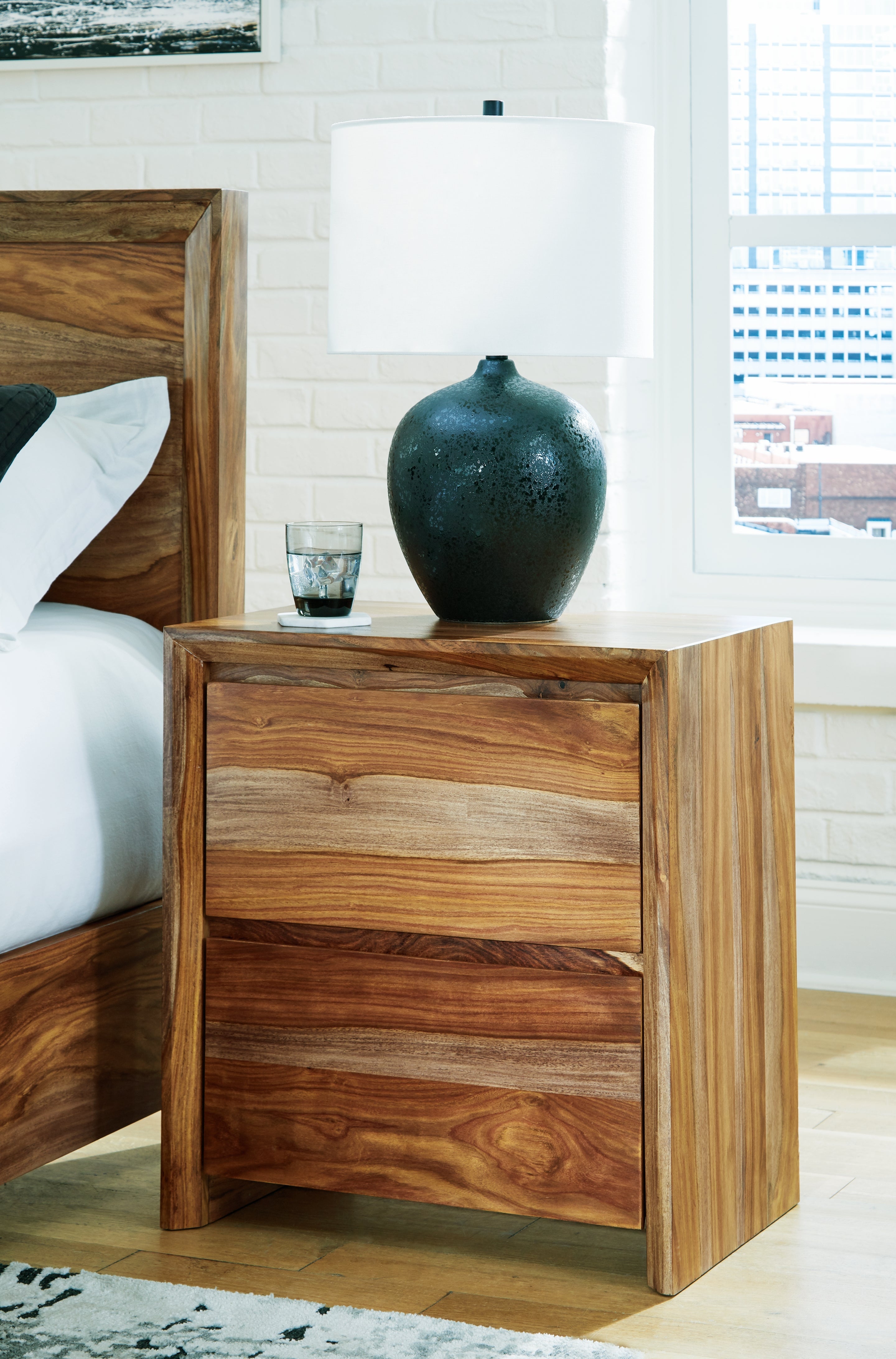 Dressonni Queen Panel Bed, Dresser, Mirror and Nightstand, Brown