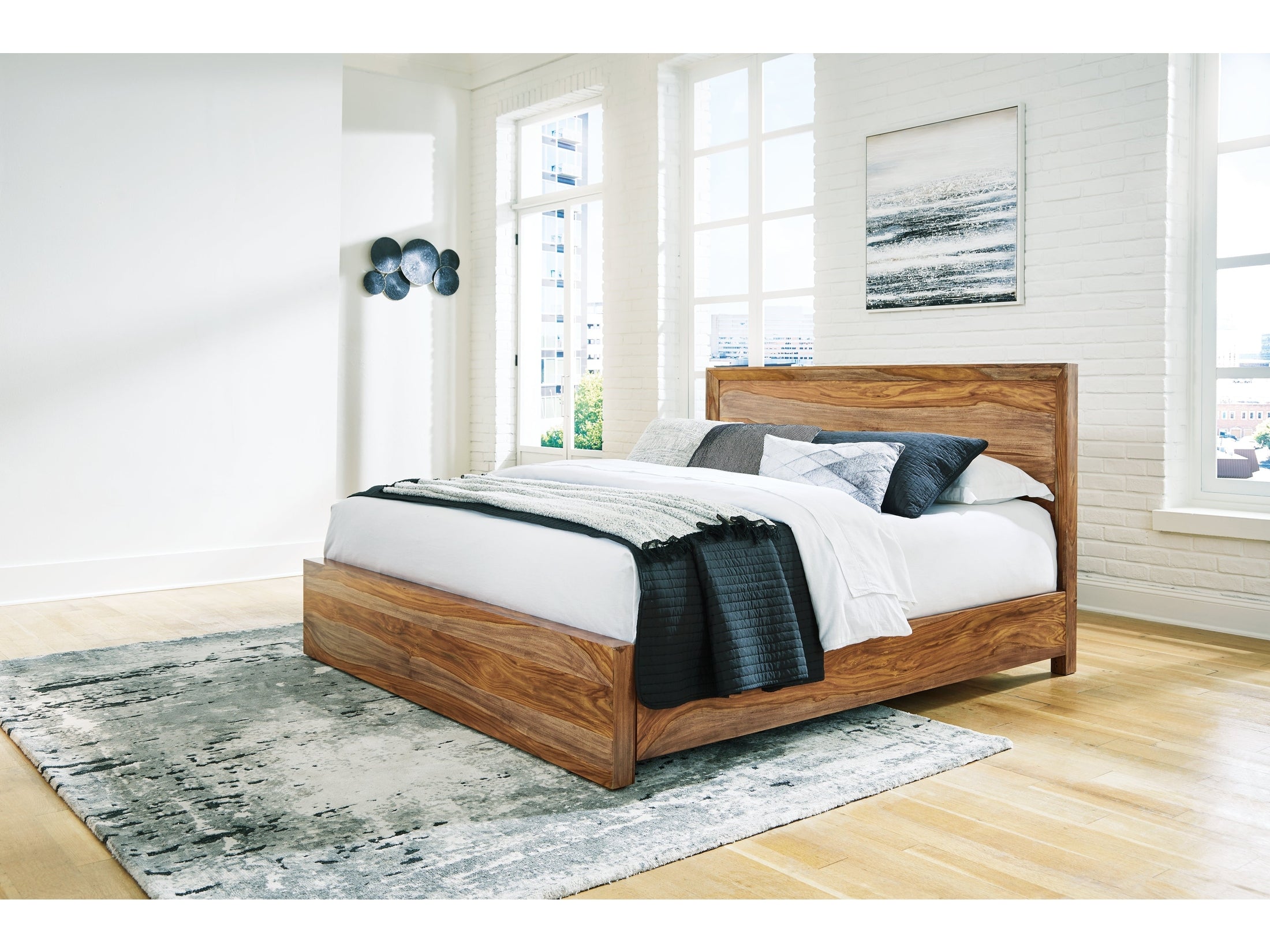 Dressonni King Panel Bedroom Set with Dresser and Mirror