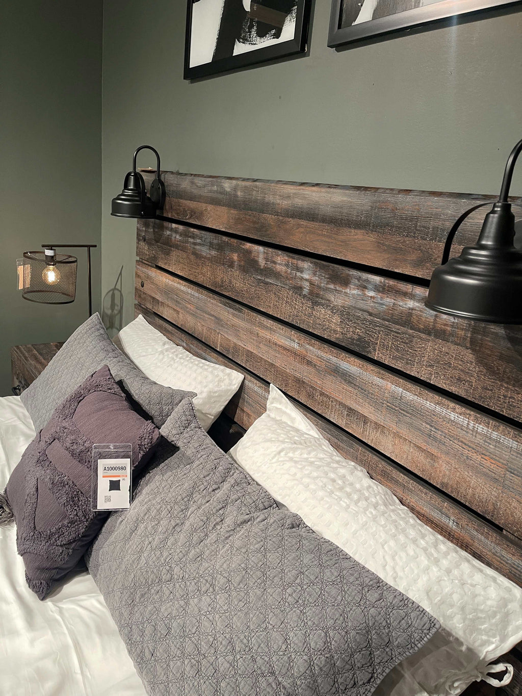Drystan Multi Tone Queen Panel Bedroom Set / 4 Pc