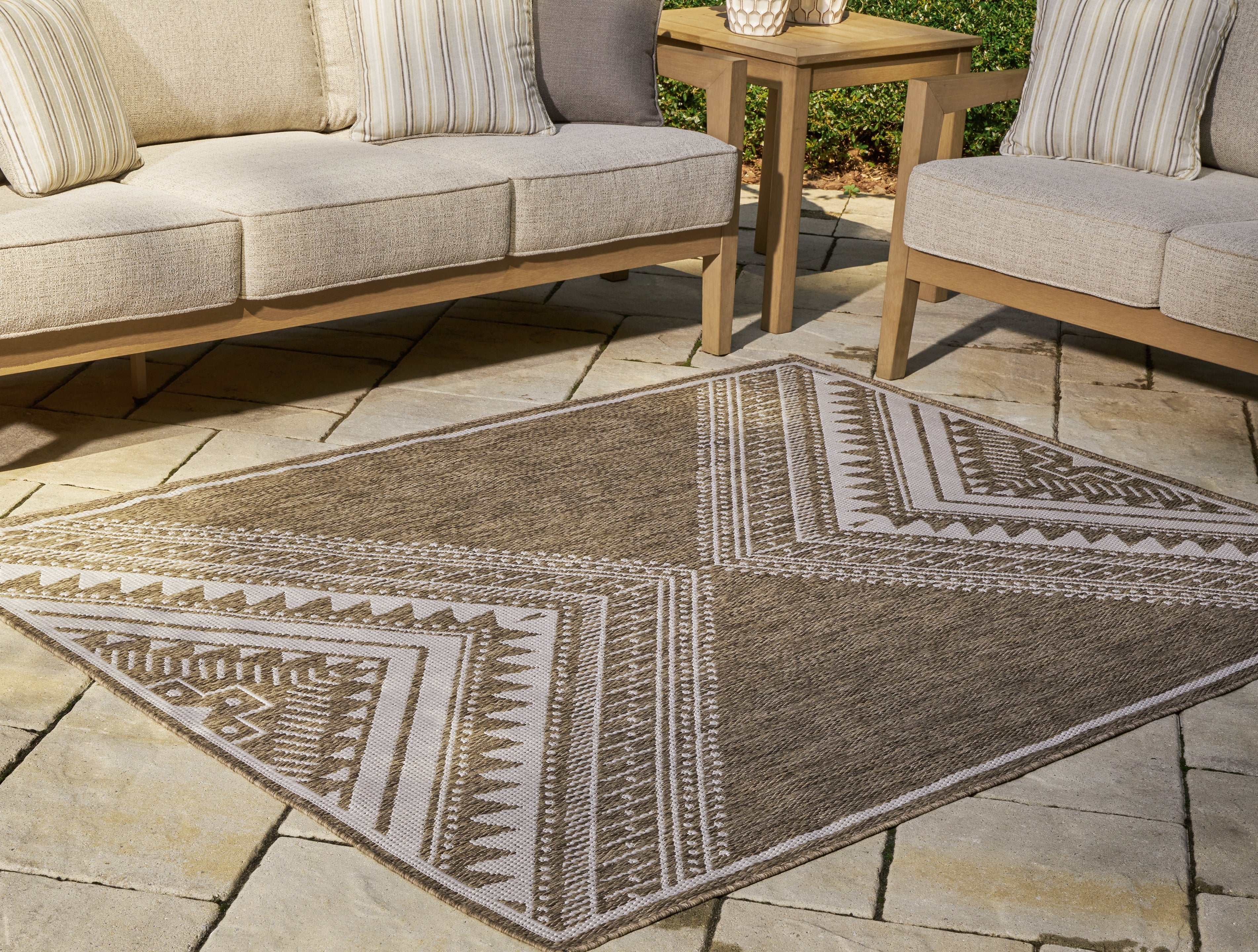 Dunsler Brown/Cream 5' x 7' Rug
