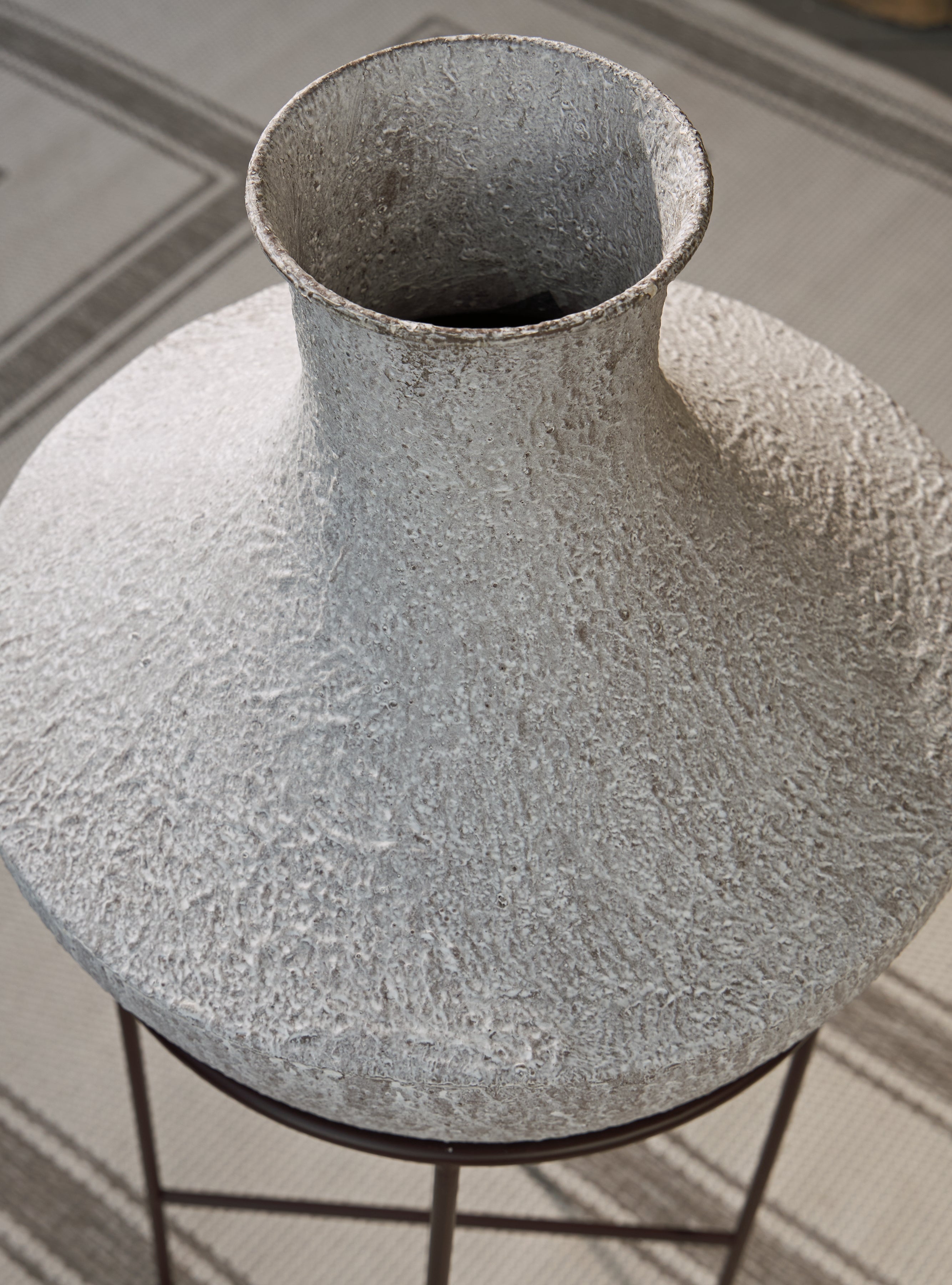 Estonbank Distressed Cream Vase 35"