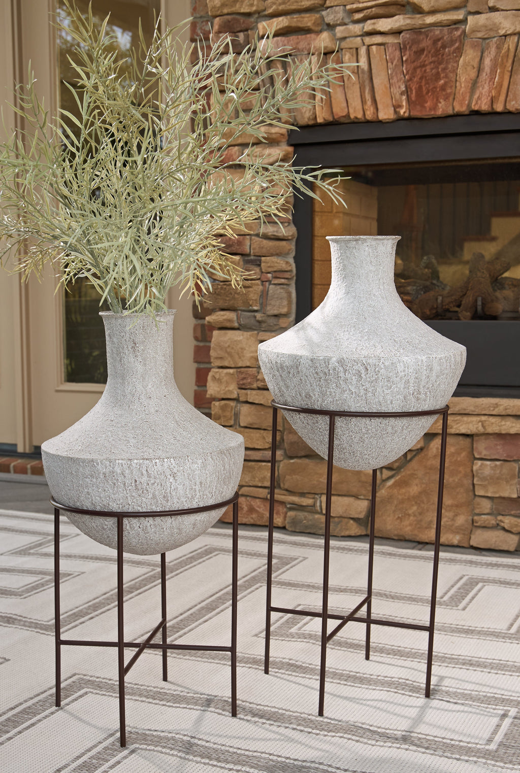 Estonbank Distressed Vase Set, Cream
