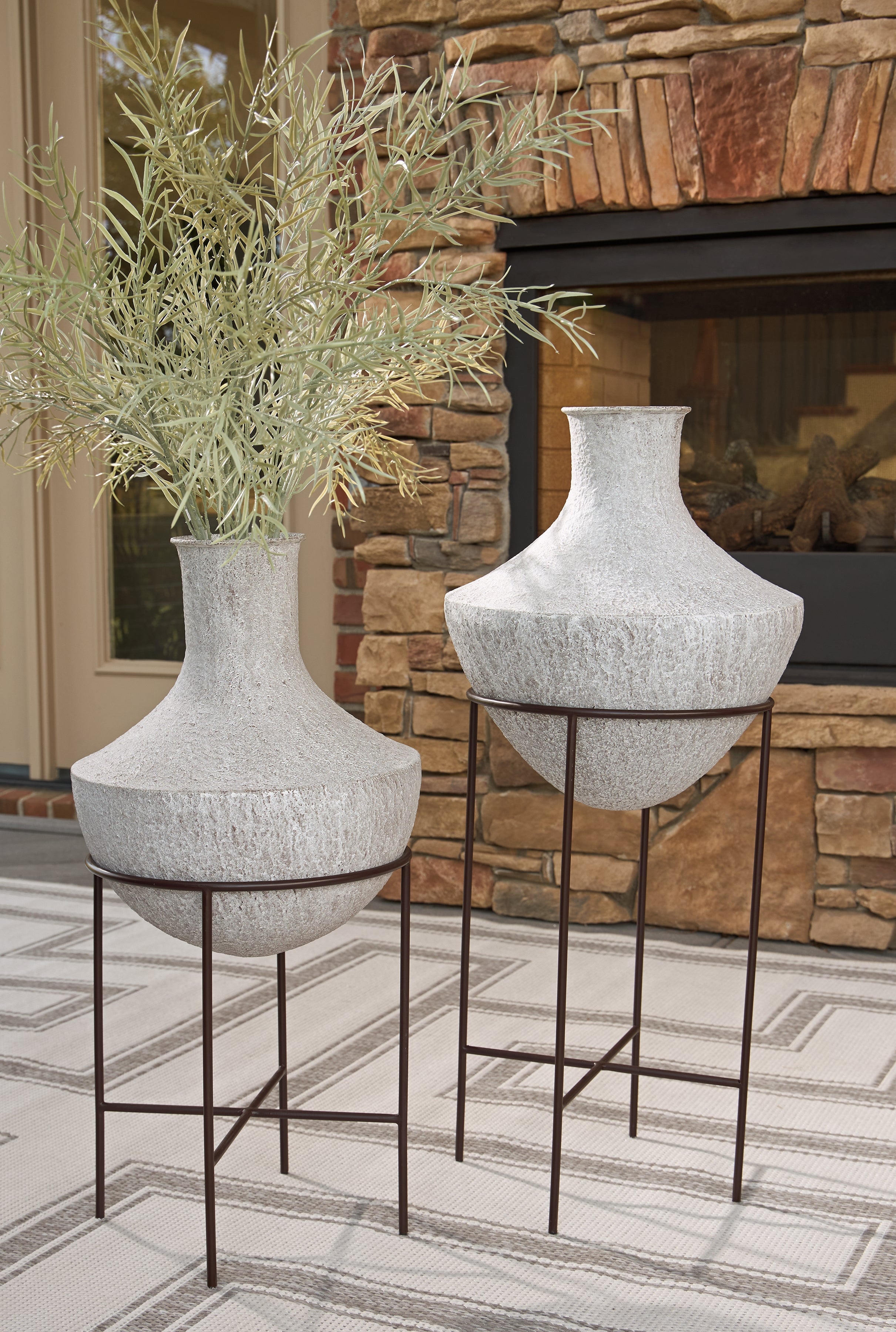 Estonbank Distressed Vase Set, Cream