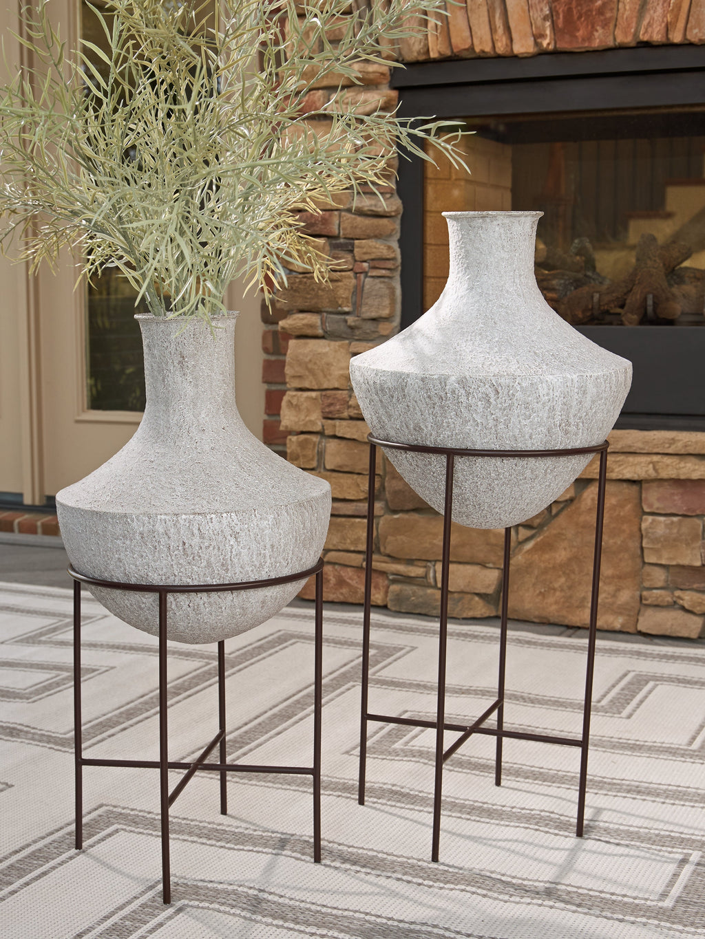 Estonbank Distressed Vase Set, Cream
