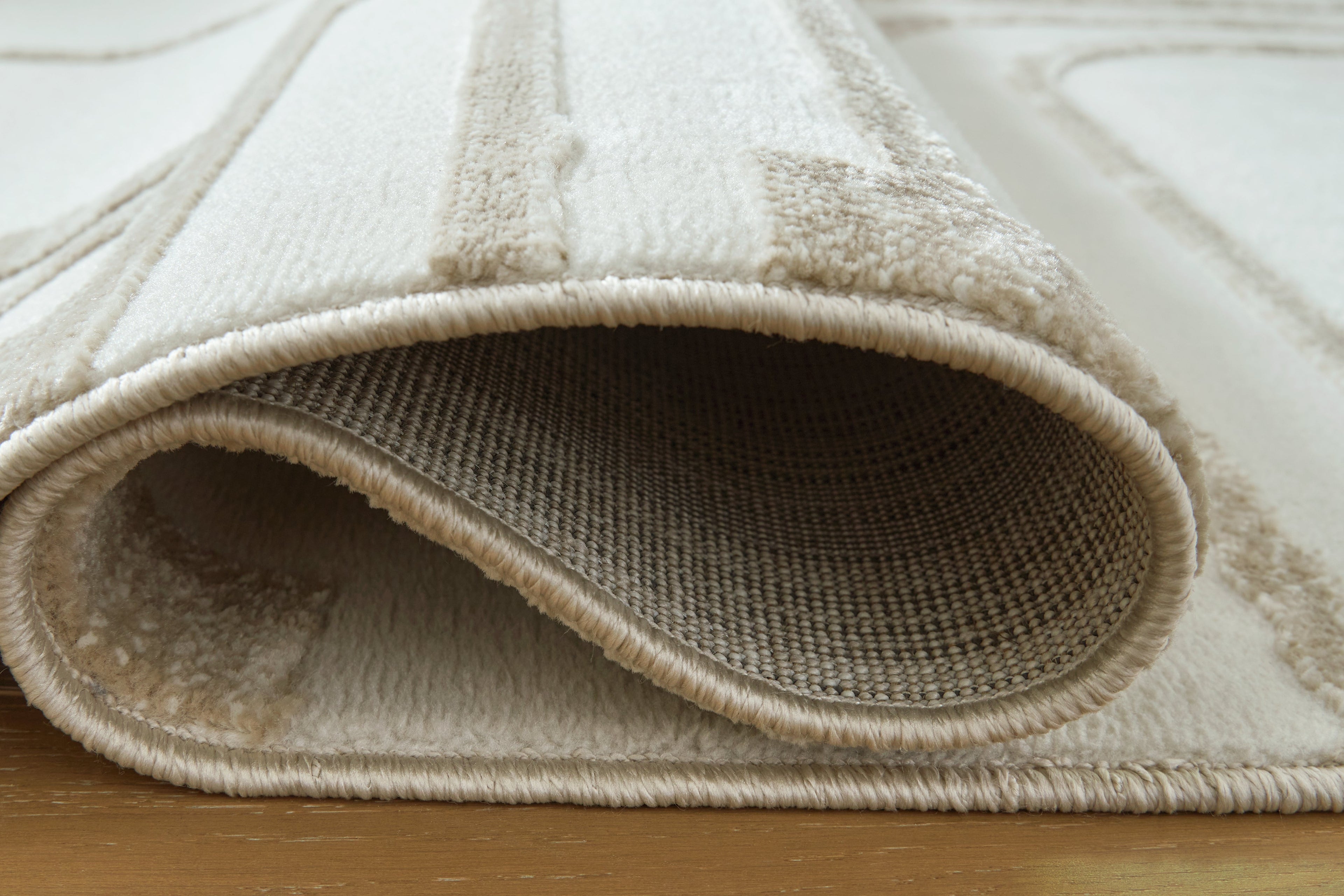 Farongrove Ivory/Beige Medium Rug