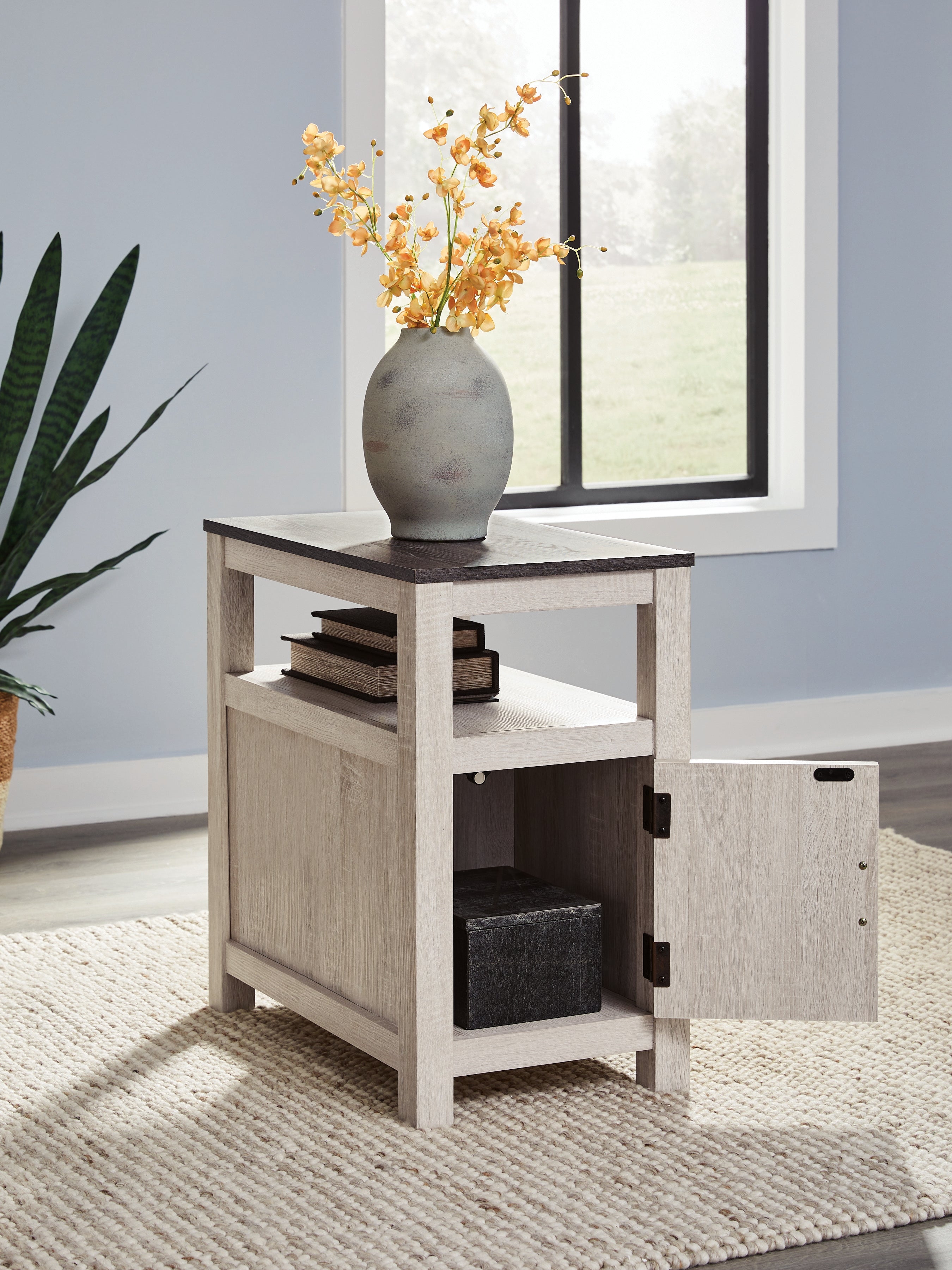 Fendenmore Two-tone Chair Side End Table
