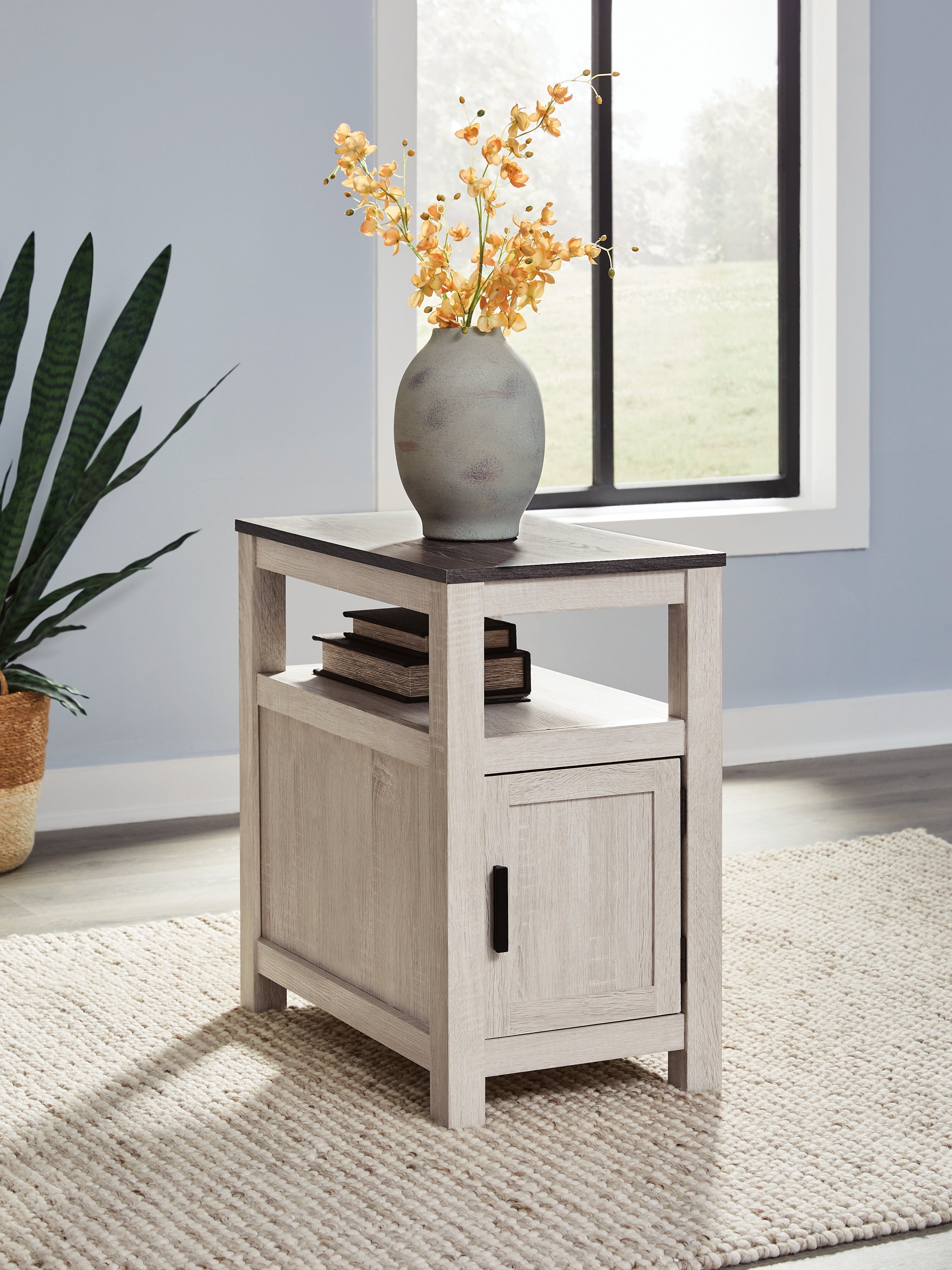 Fendenmore Two-tone Chair Side End Table