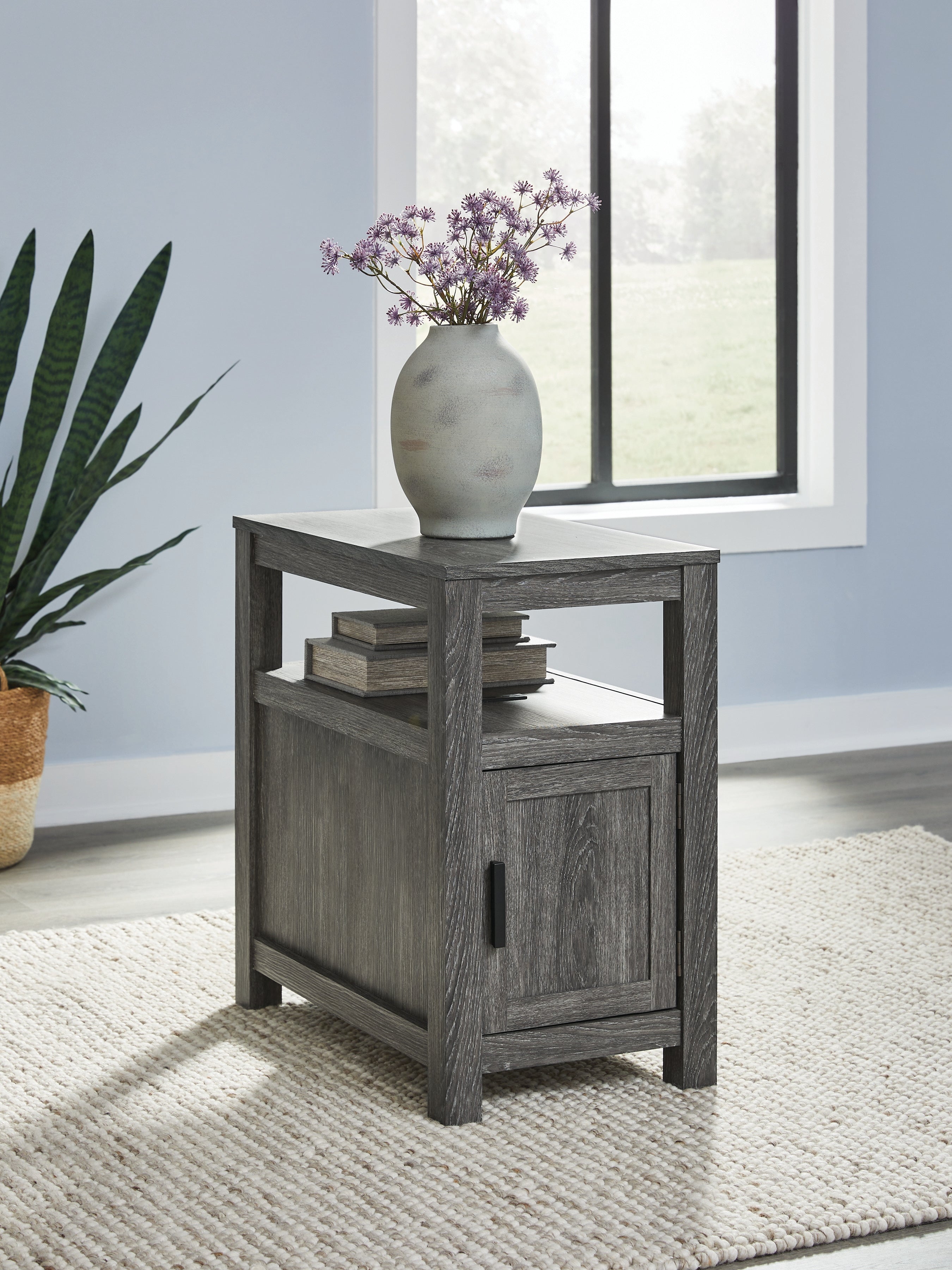 Fendenmore Two-tone Chair Side End Table
