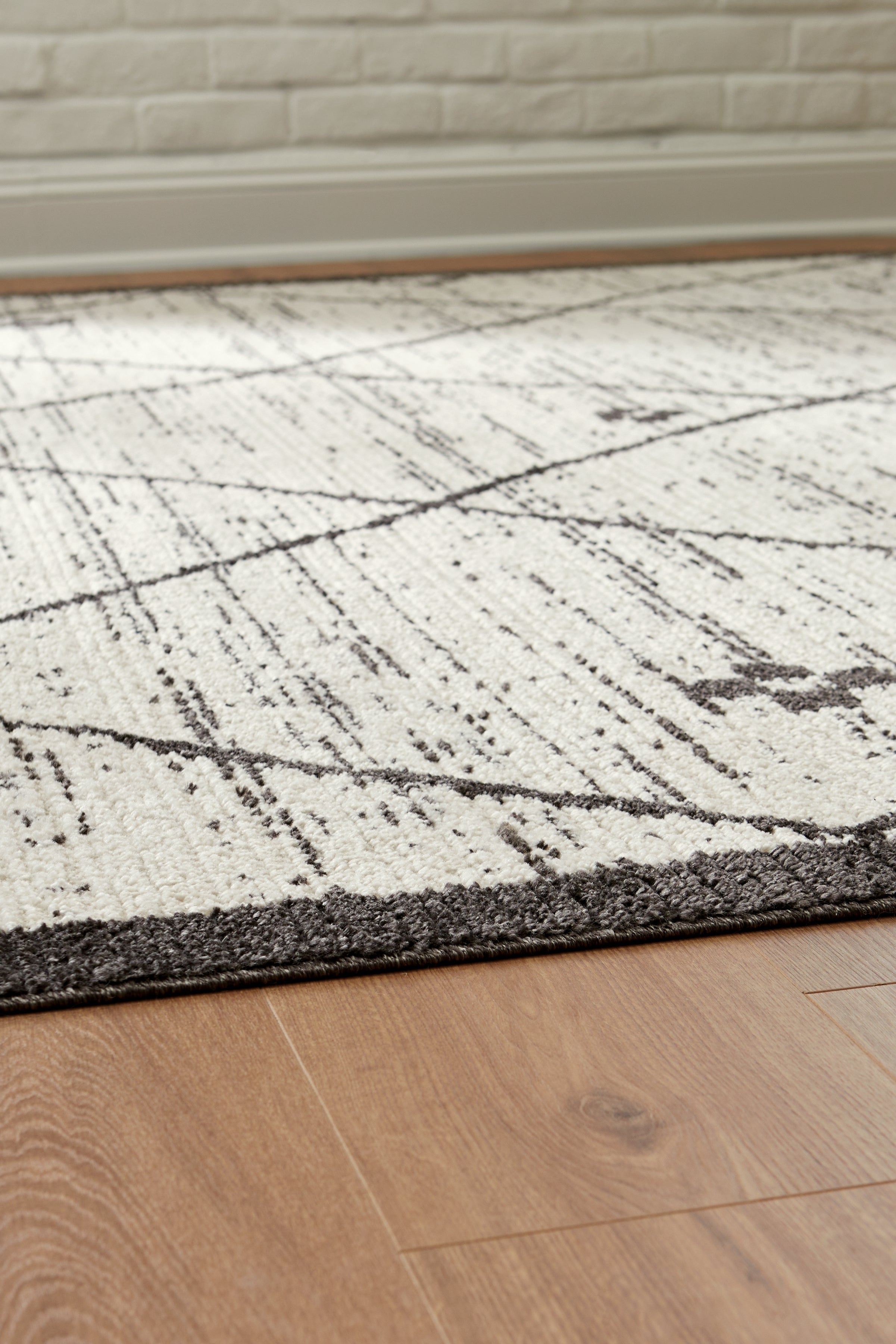 Fenriston Cream/Black Medium Rug