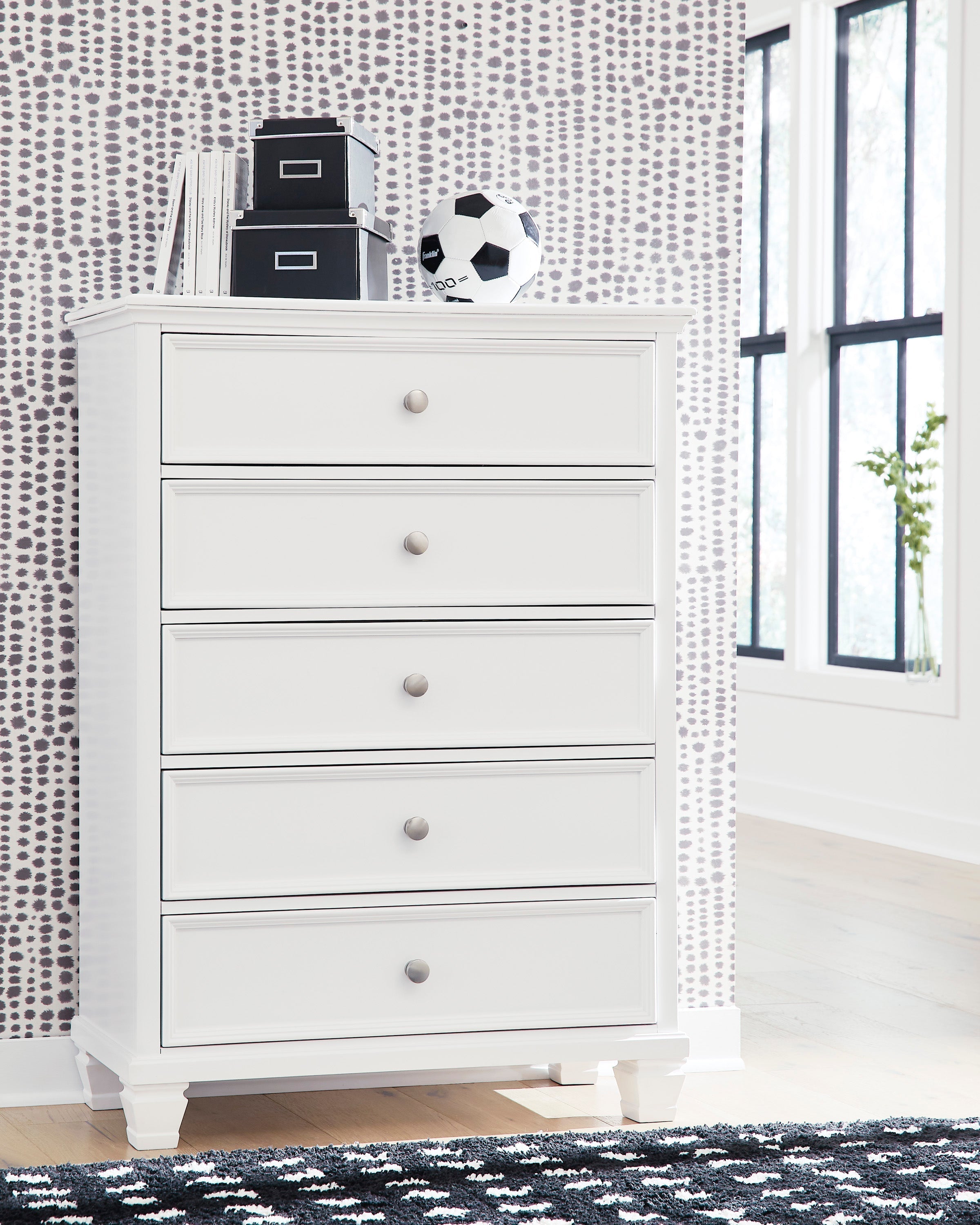 Fortman White Queen Panel 6-Piece Bedroom Set w/ 2 Nightstands