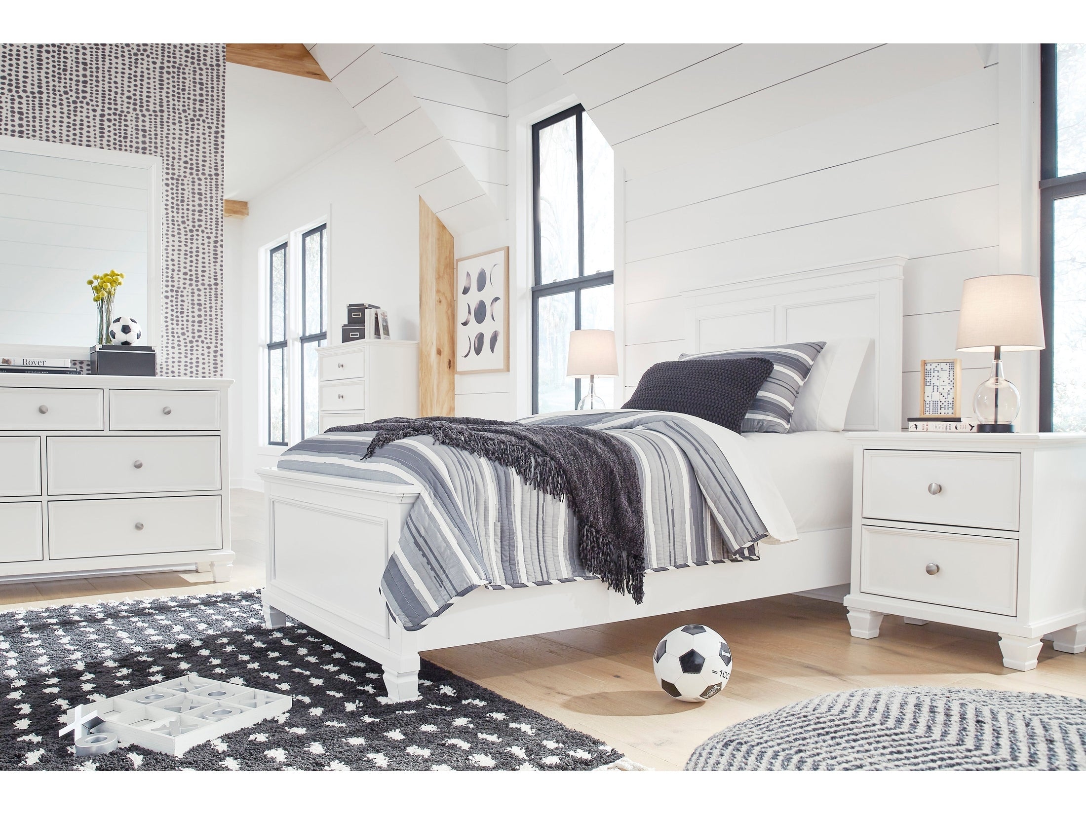 Fortman White Full Panel 6-Piece Bedroom Set w/ 2 Nightstands