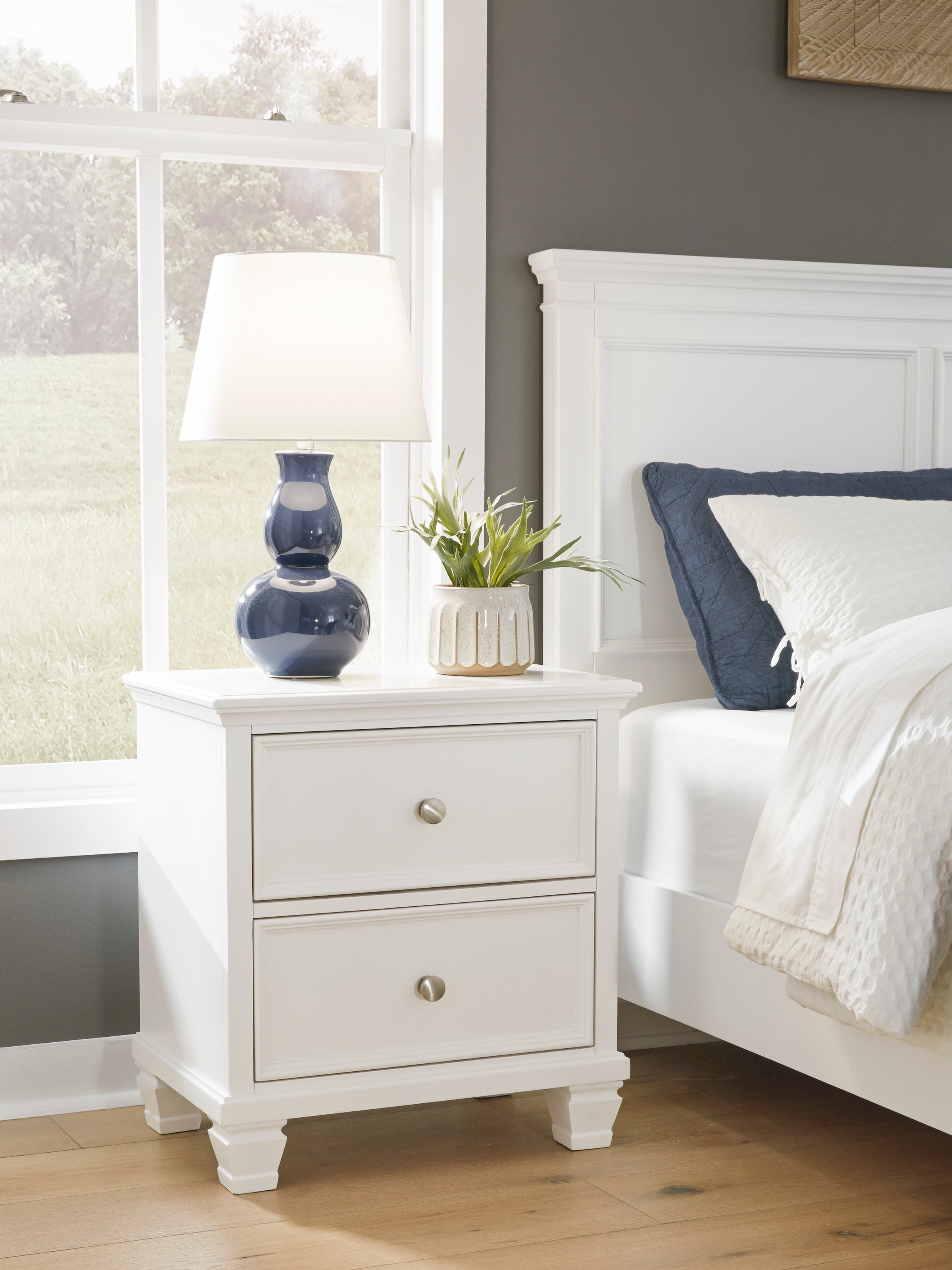 Fortman White Queen Panel 6-Piece Bedroom Set w/ 2 Nightstands