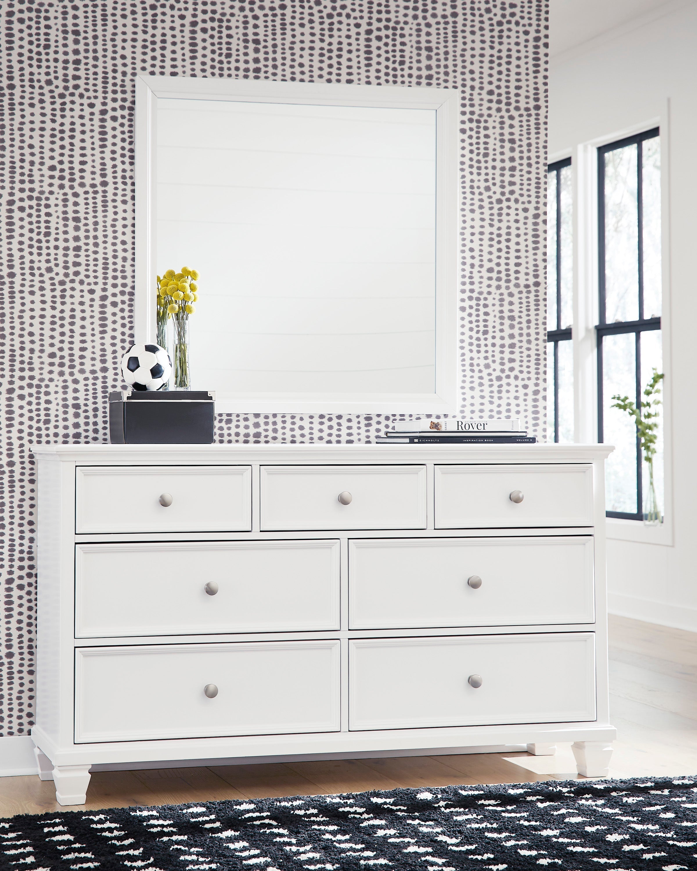 Fortman White Queen Panel 5-Piece Bedroom Set