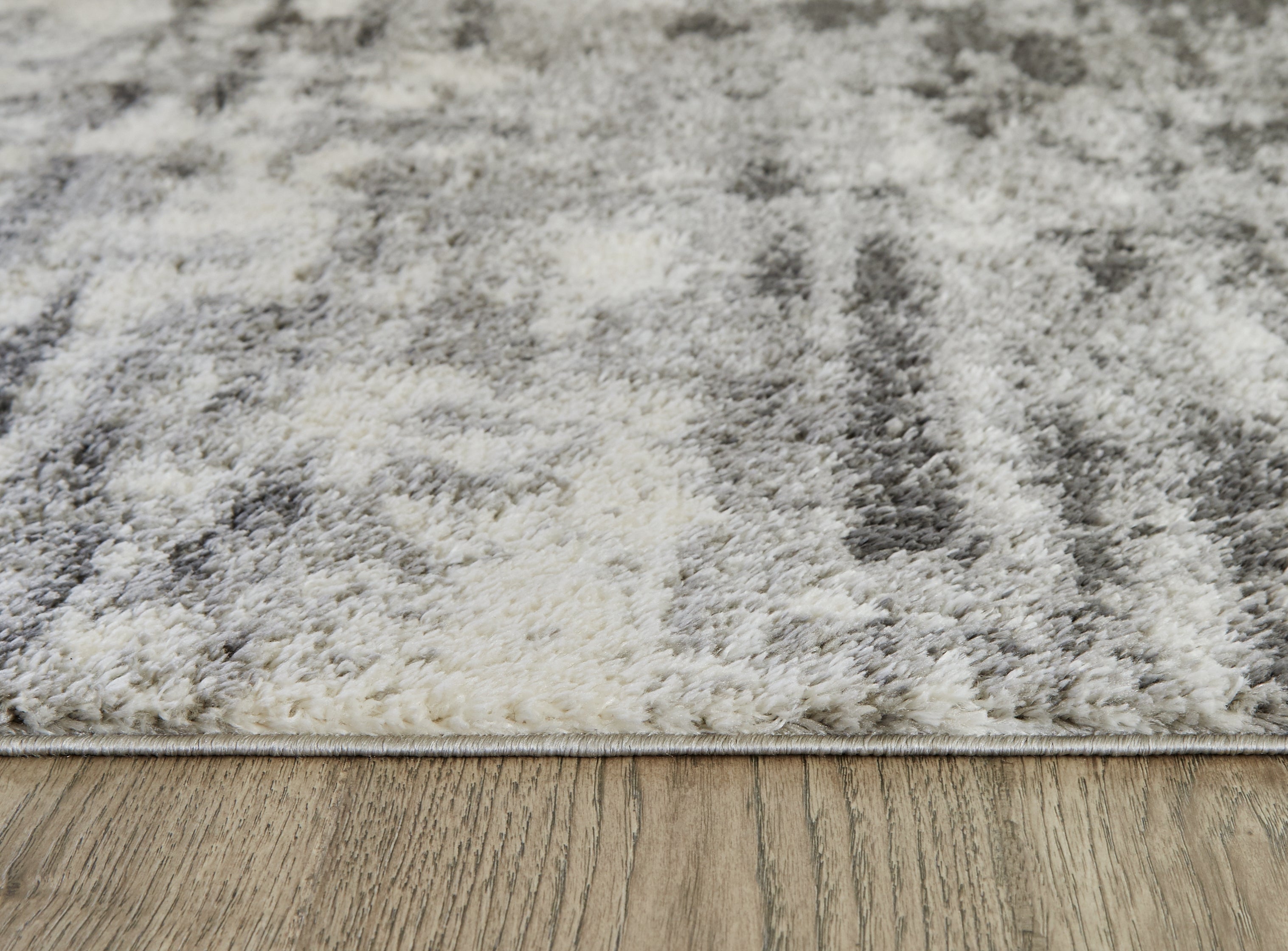 Gerdie Cream/Gray Medium 5'3" x 7'3" Rug