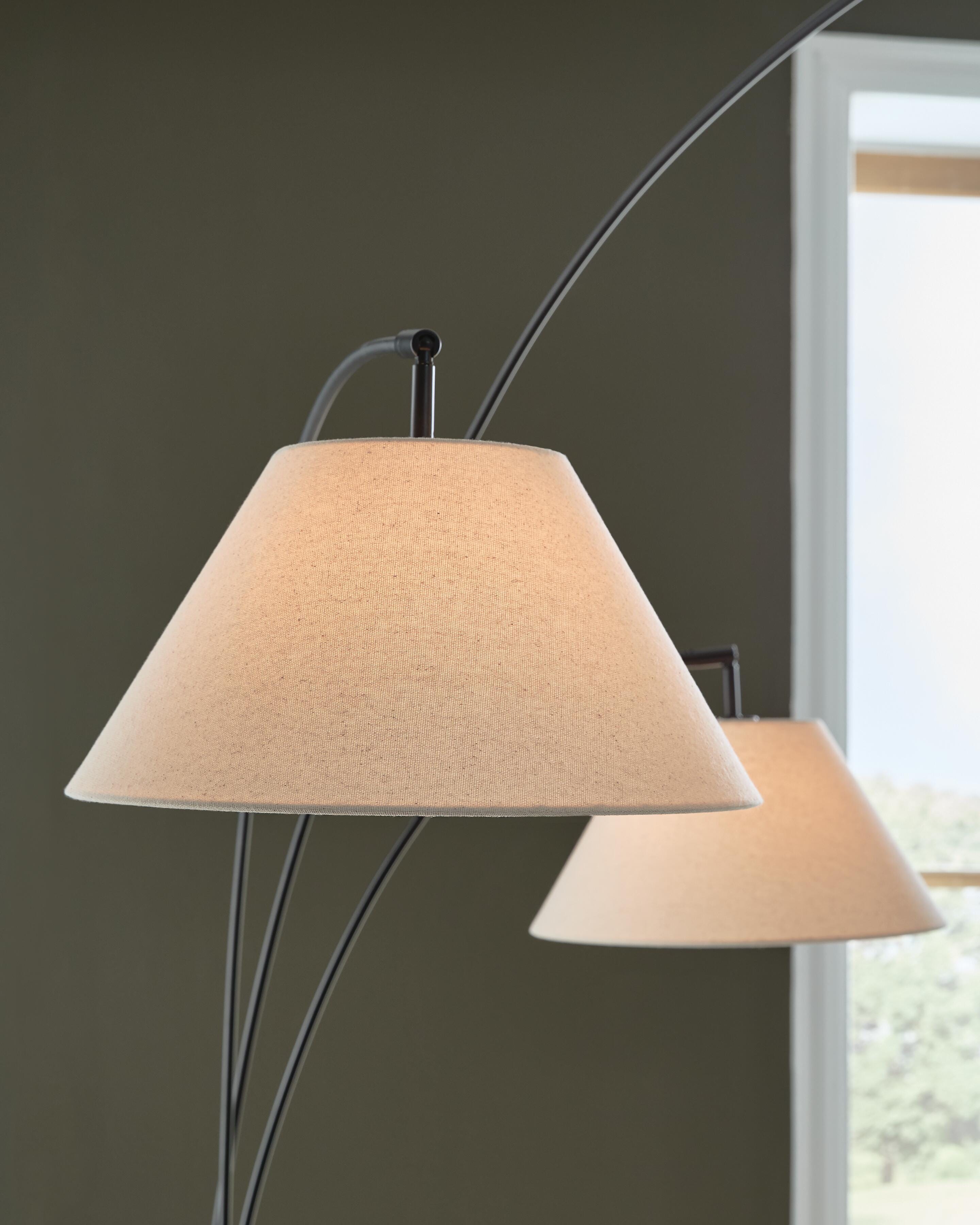 Gibbswellner Black Arc Lamp