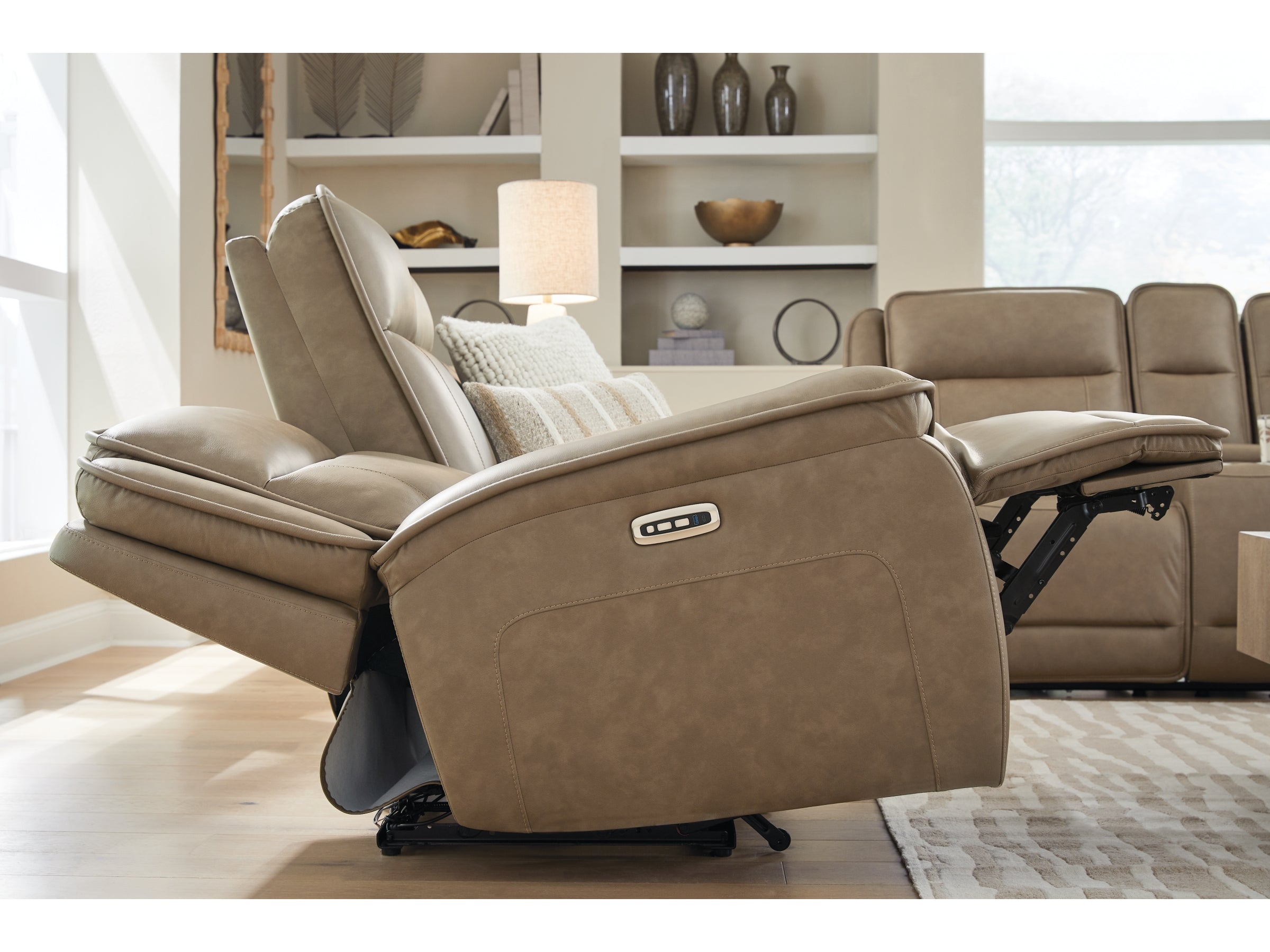 Malcesine Sahara PWR REC Loveseat/CON/ADJ HDRST