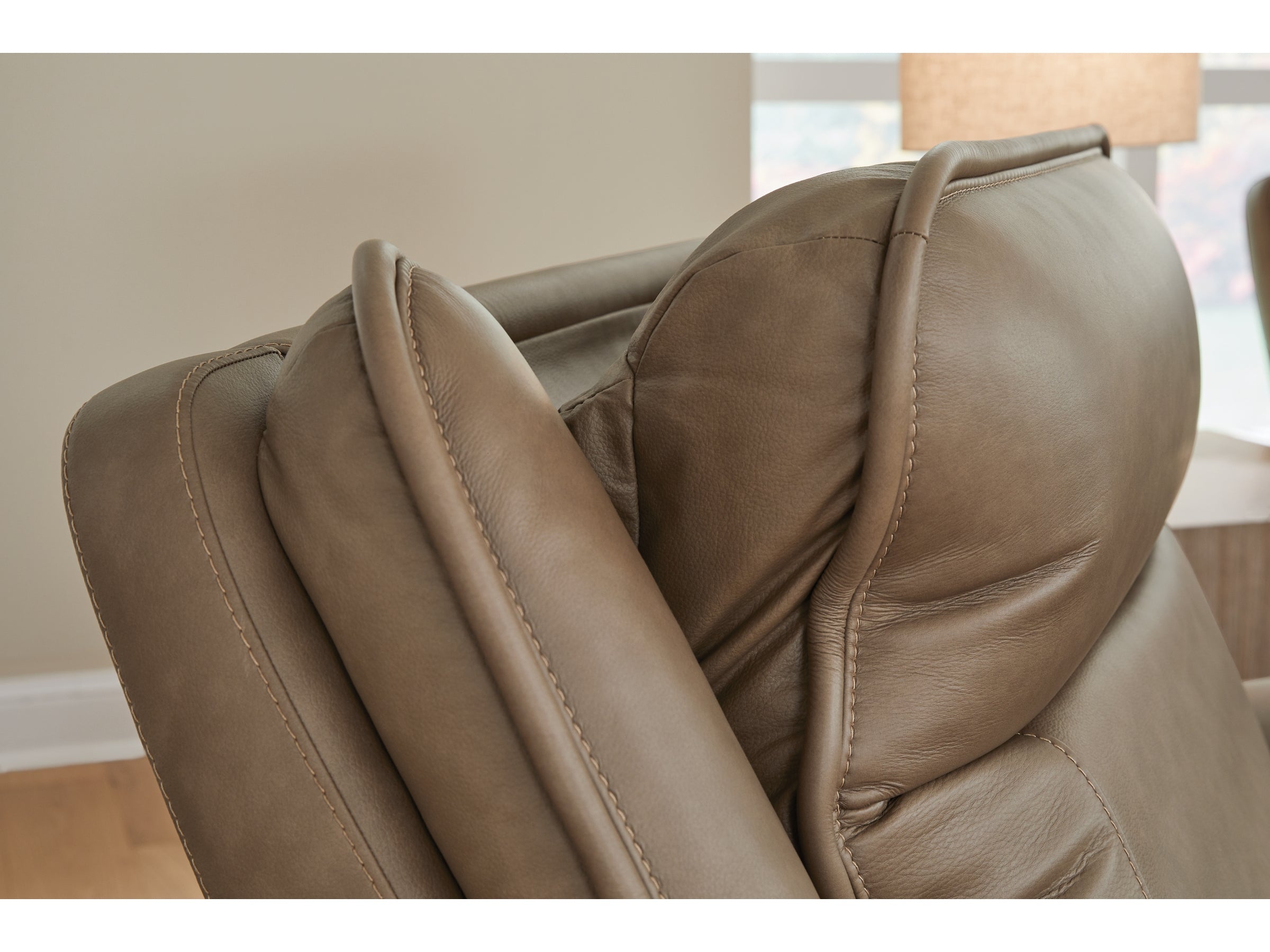 Glencroft Sahara PWR Recliner/ADJ Headrest
