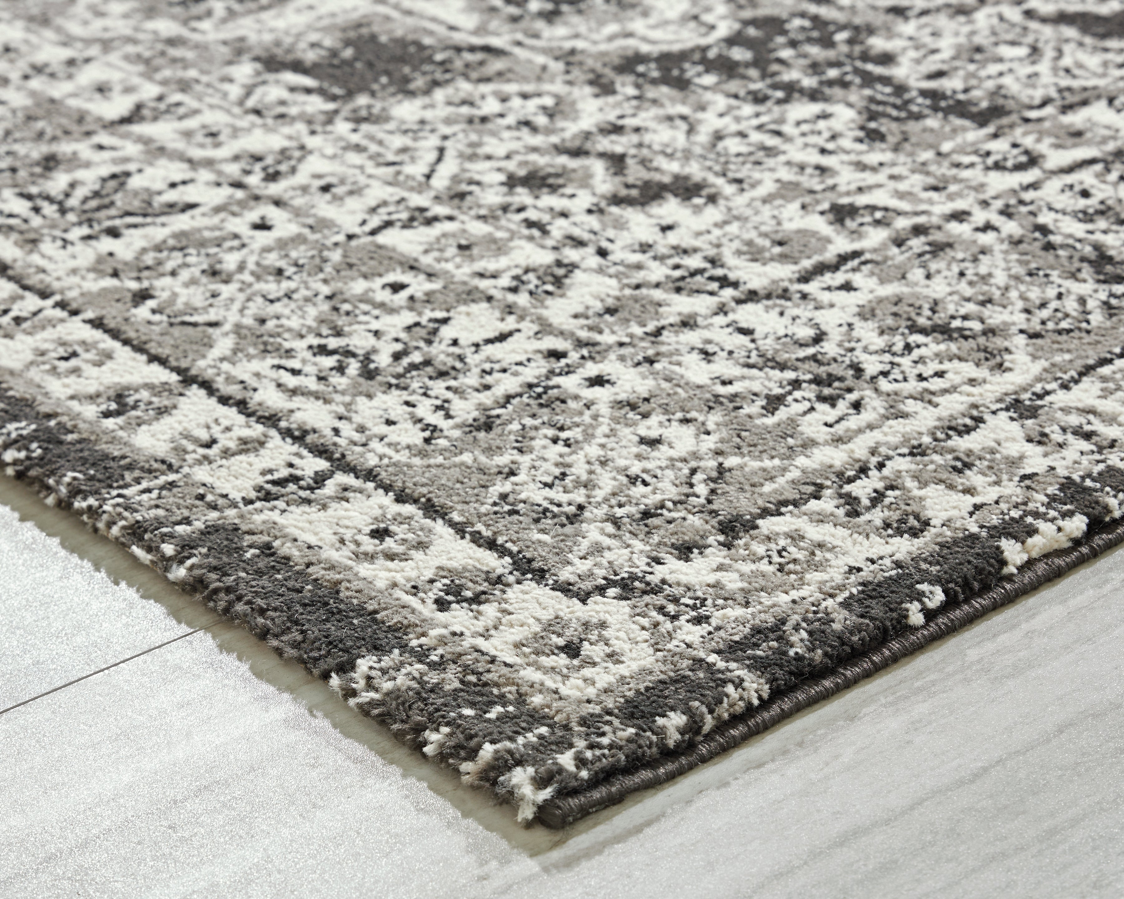 Glennisman Black/Gray/Ivory Large Rug